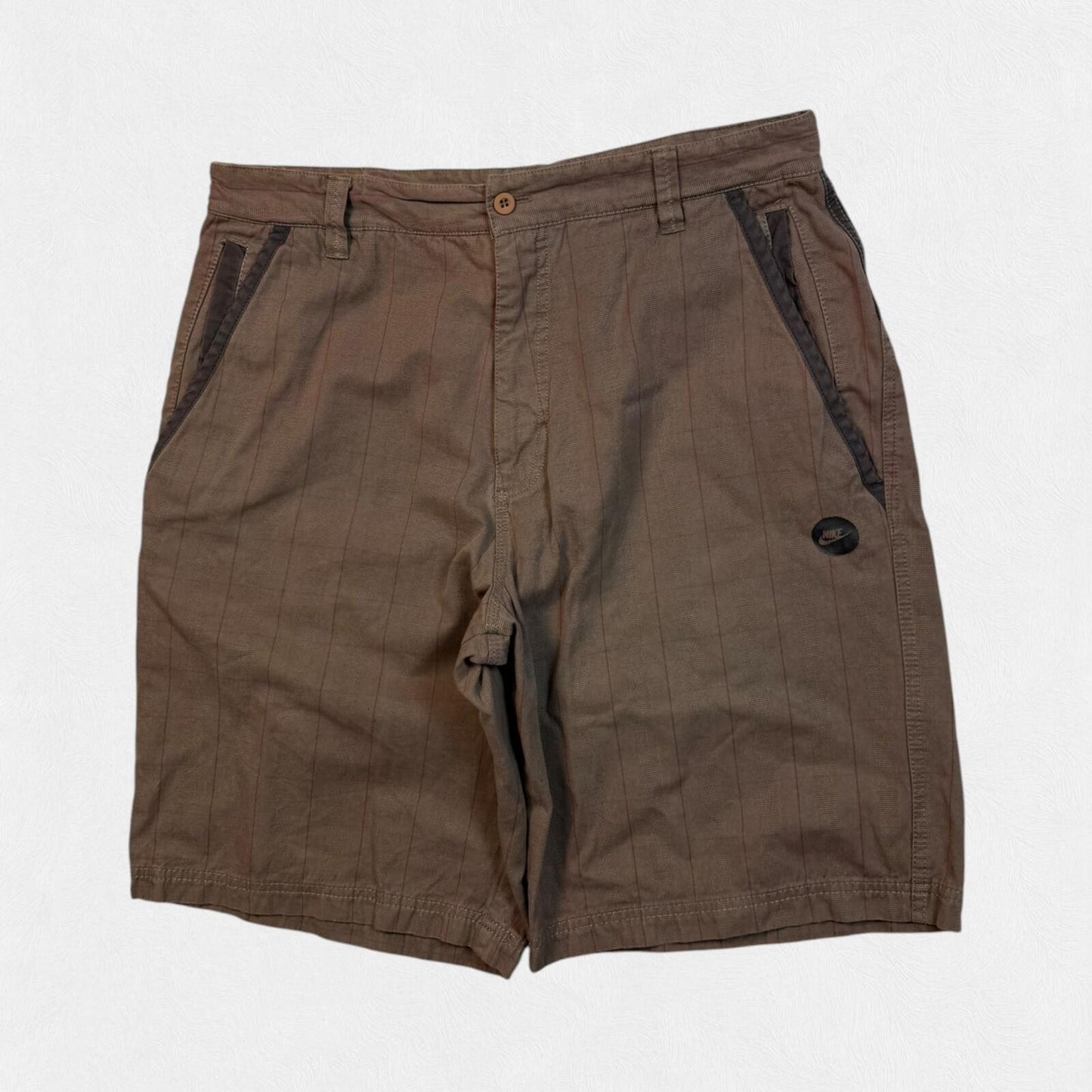 Vintage Y2K Nike checkered baggy shorts (M)