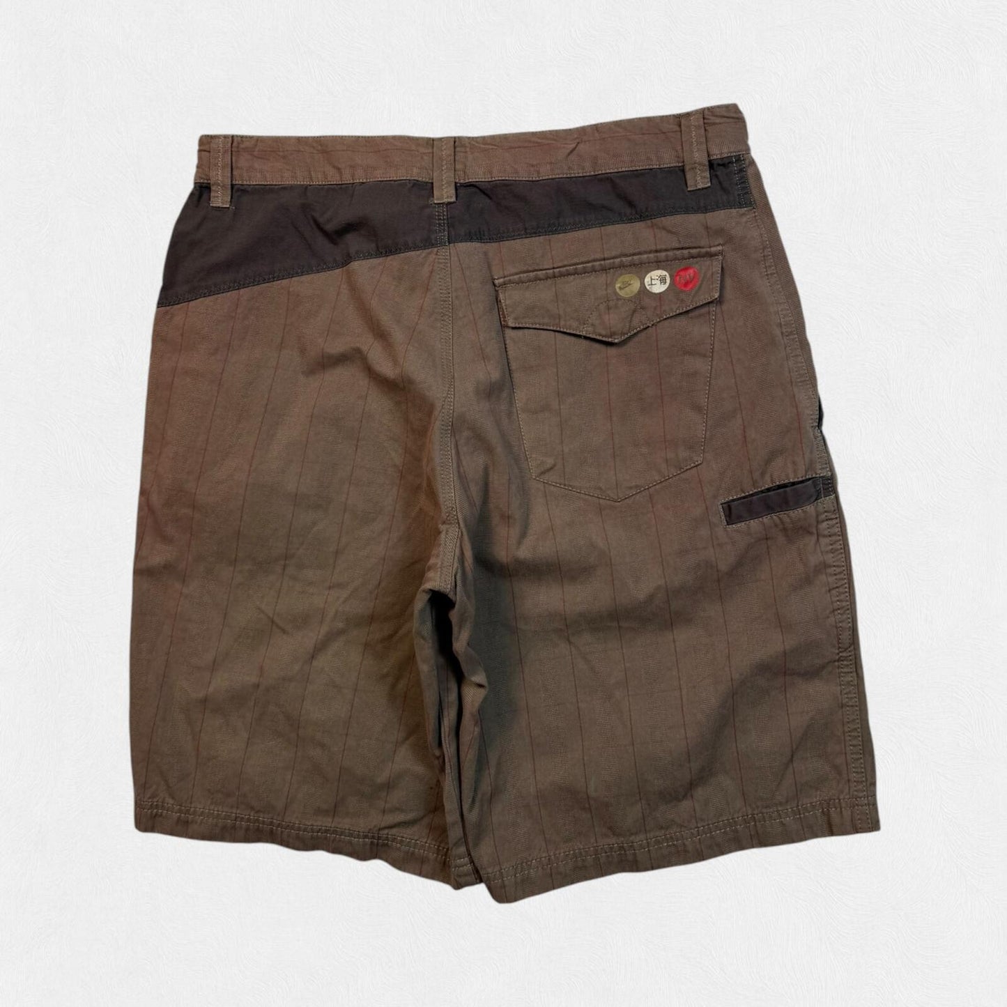 Vintage Y2K Nike checkered baggy shorts (M)
