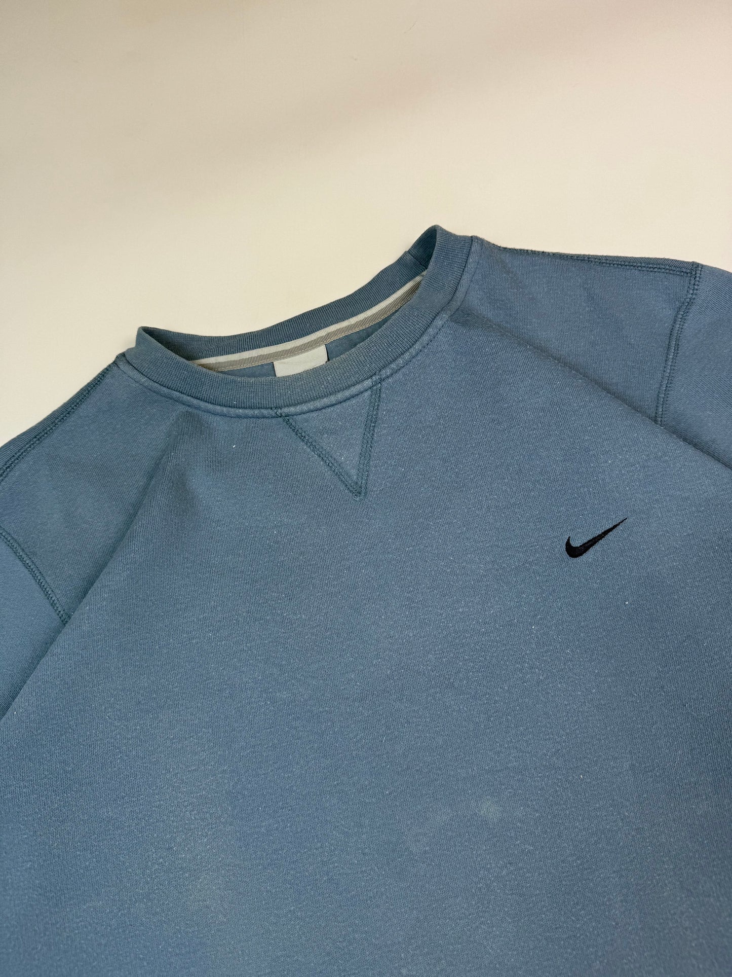 Vintage Nike mini swoosh sweatshirt (M)