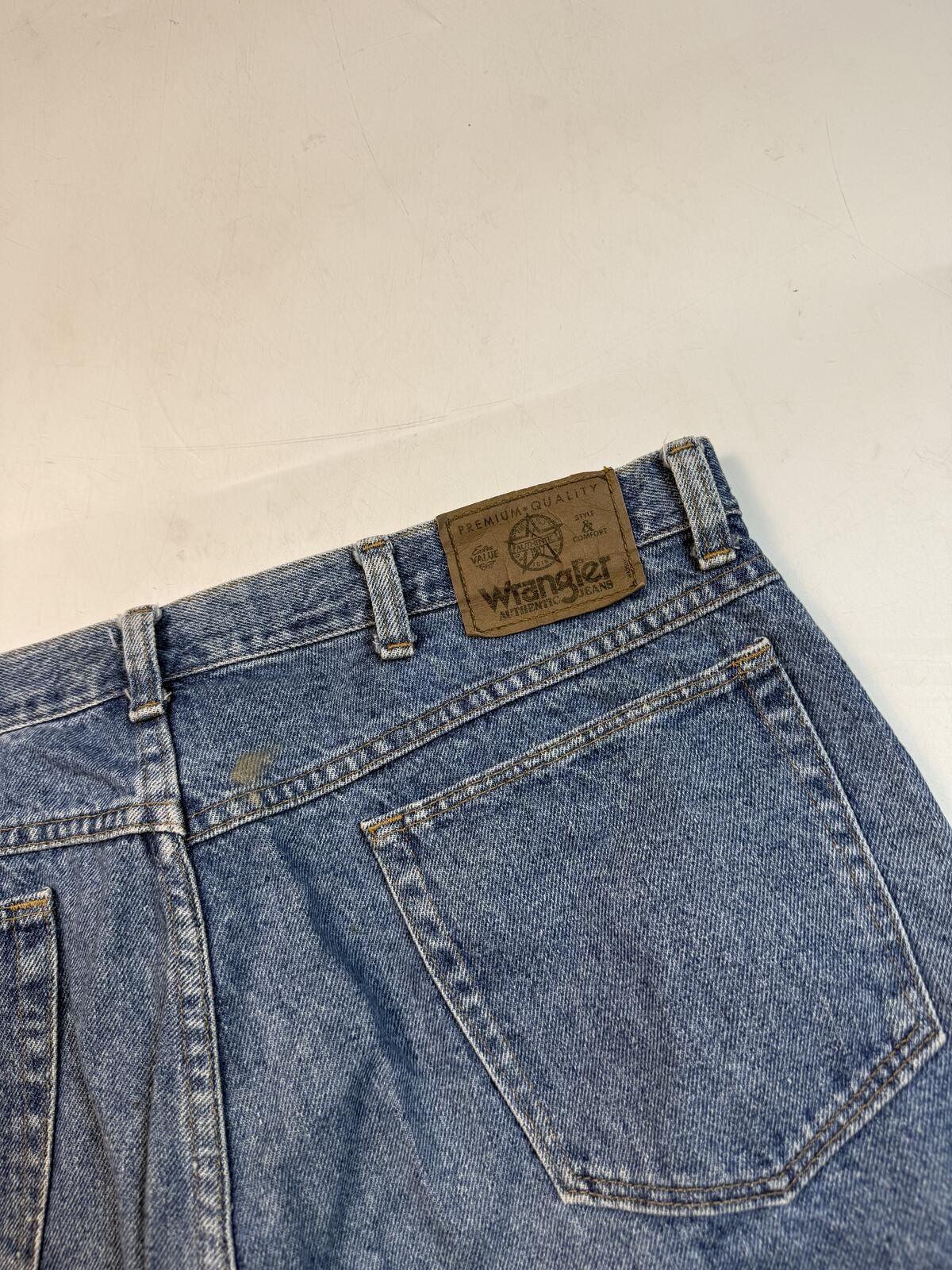 Vintage Y2K Wrangler baggy denim shorts jorts (W38)