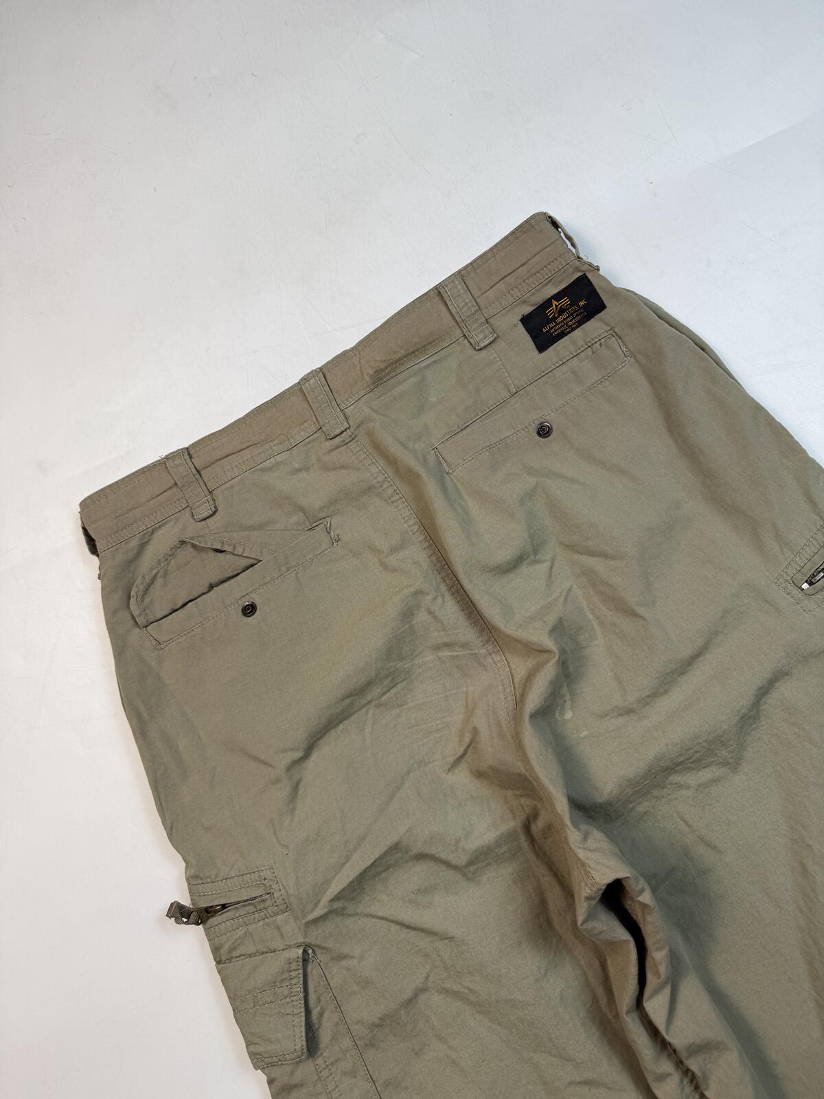 Vintage alpha industries technical baggy cargo shorts (W34)