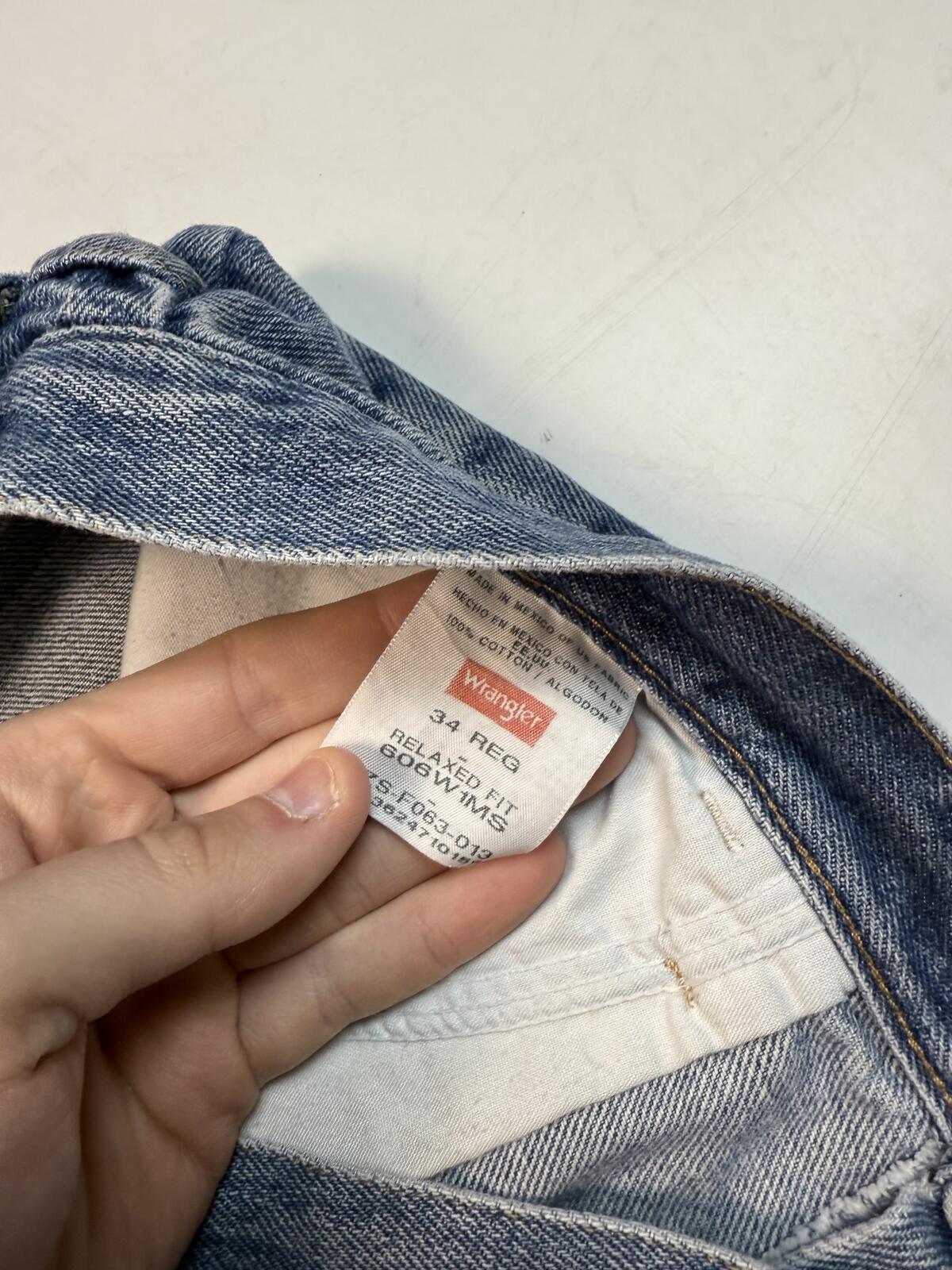 Wrangler baggy denim shorts jorts (W34)