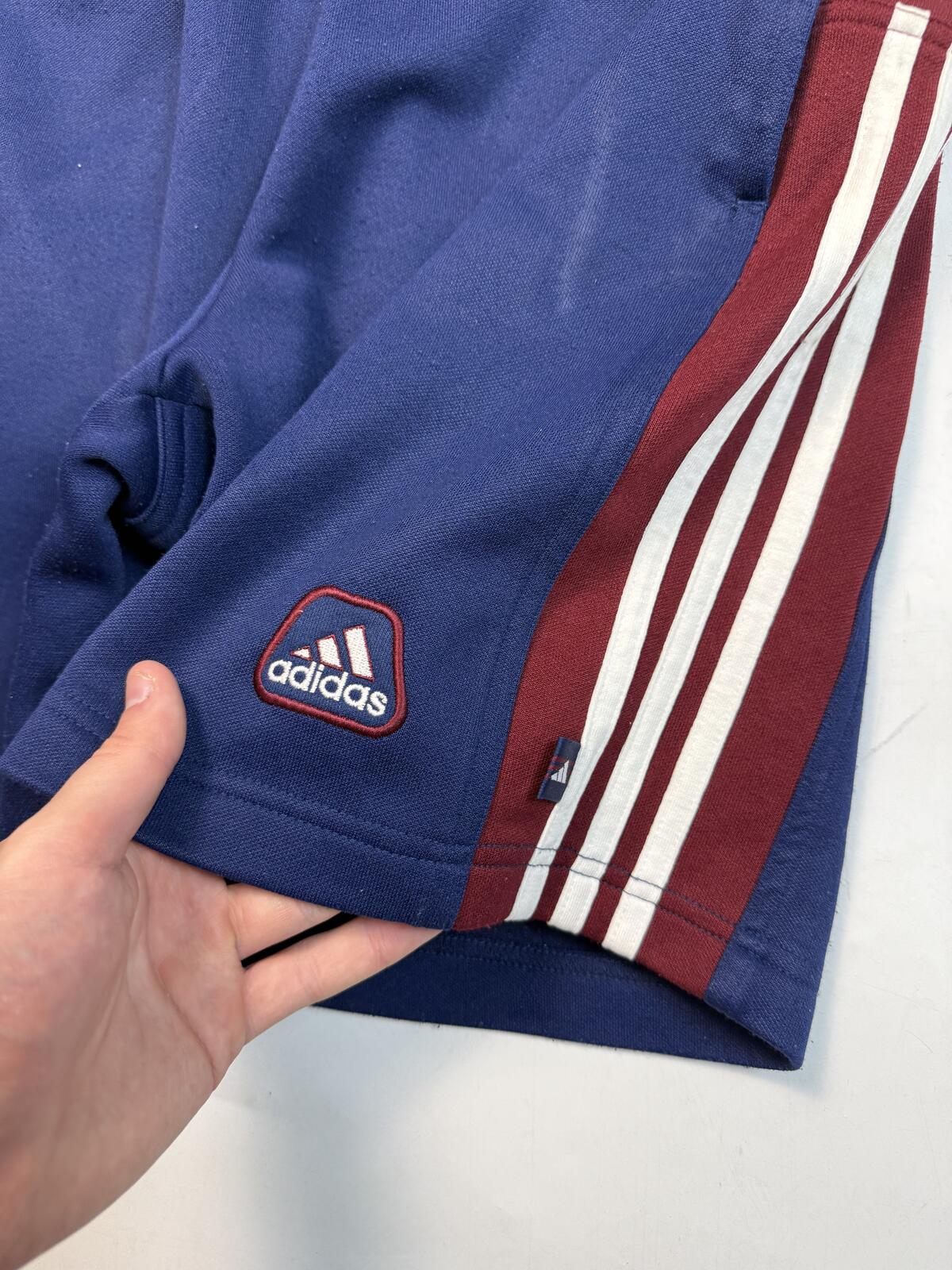 Vintage 90s adidas baggy side stripe sport shorts (L)