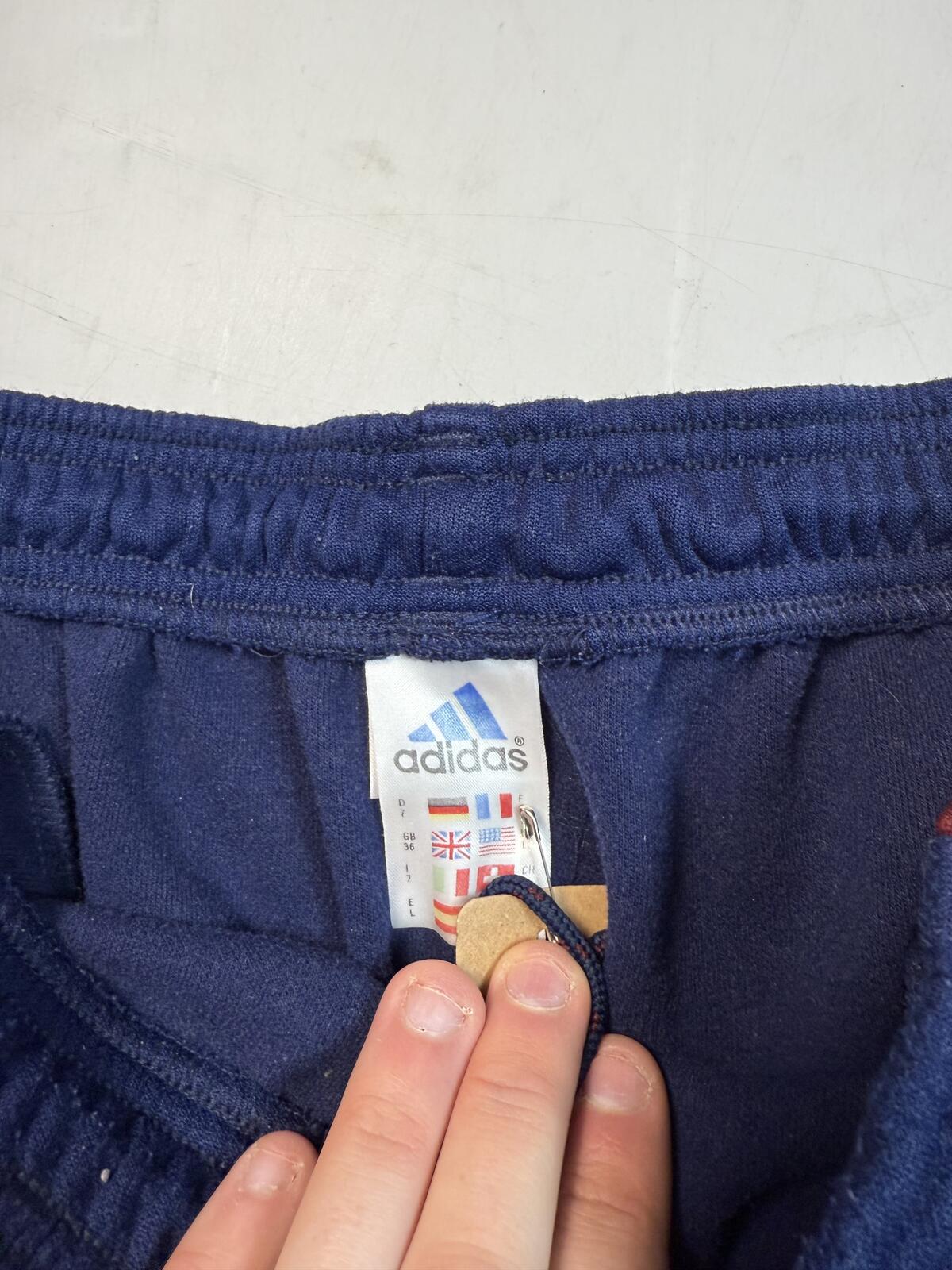 Vintage 90s adidas baggy side stripe sport shorts (L)