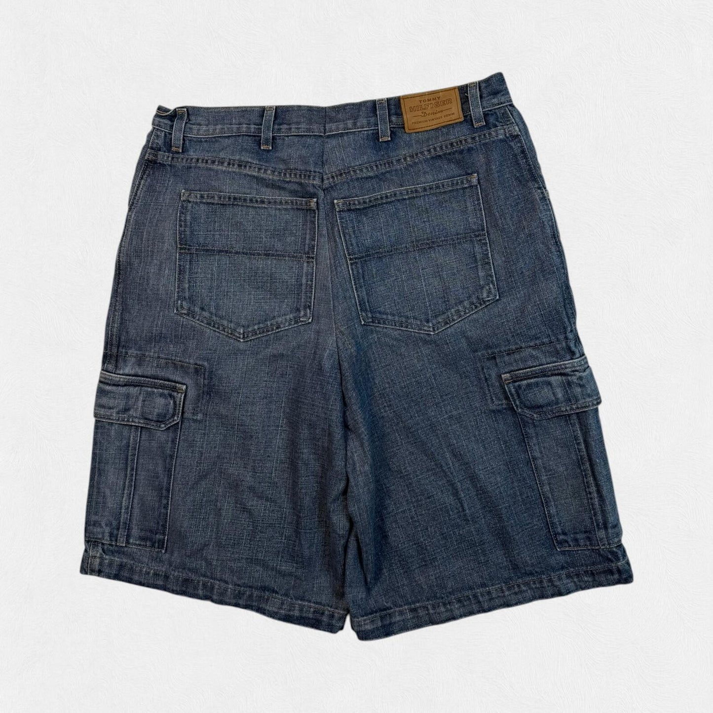 Vintage Tommy Hilfiger baggy cargo jorts (W36)