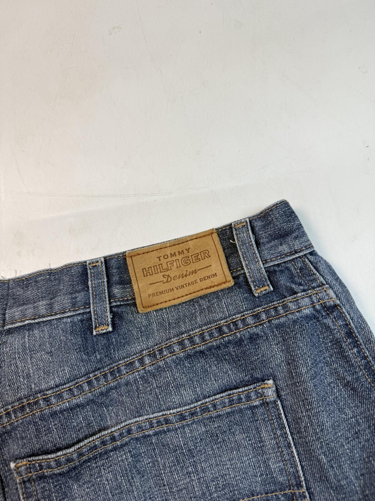 Vintage Tommy Hilfiger baggy cargo jorts (W36)