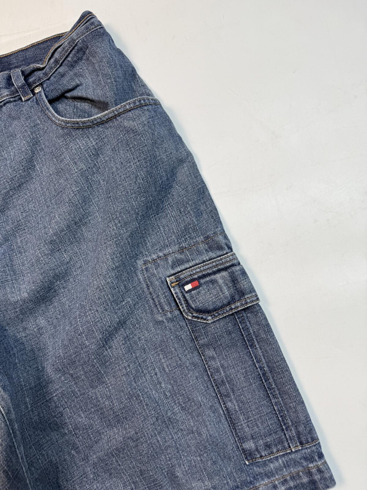 Vintage Tommy Hilfiger baggy cargo jorts (W36)