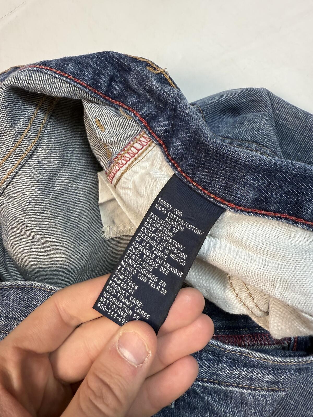Vintage Tommy Hilfiger baggy cargo jorts (W36)