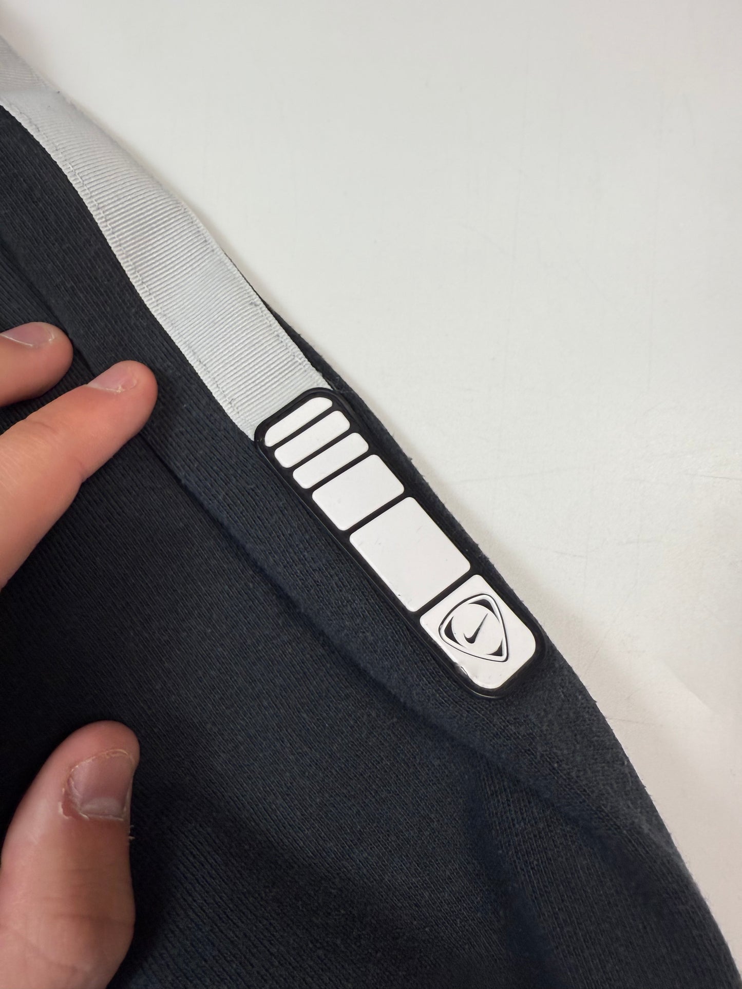 Vintage Nike shield mini swoosh sweatshirt (M)