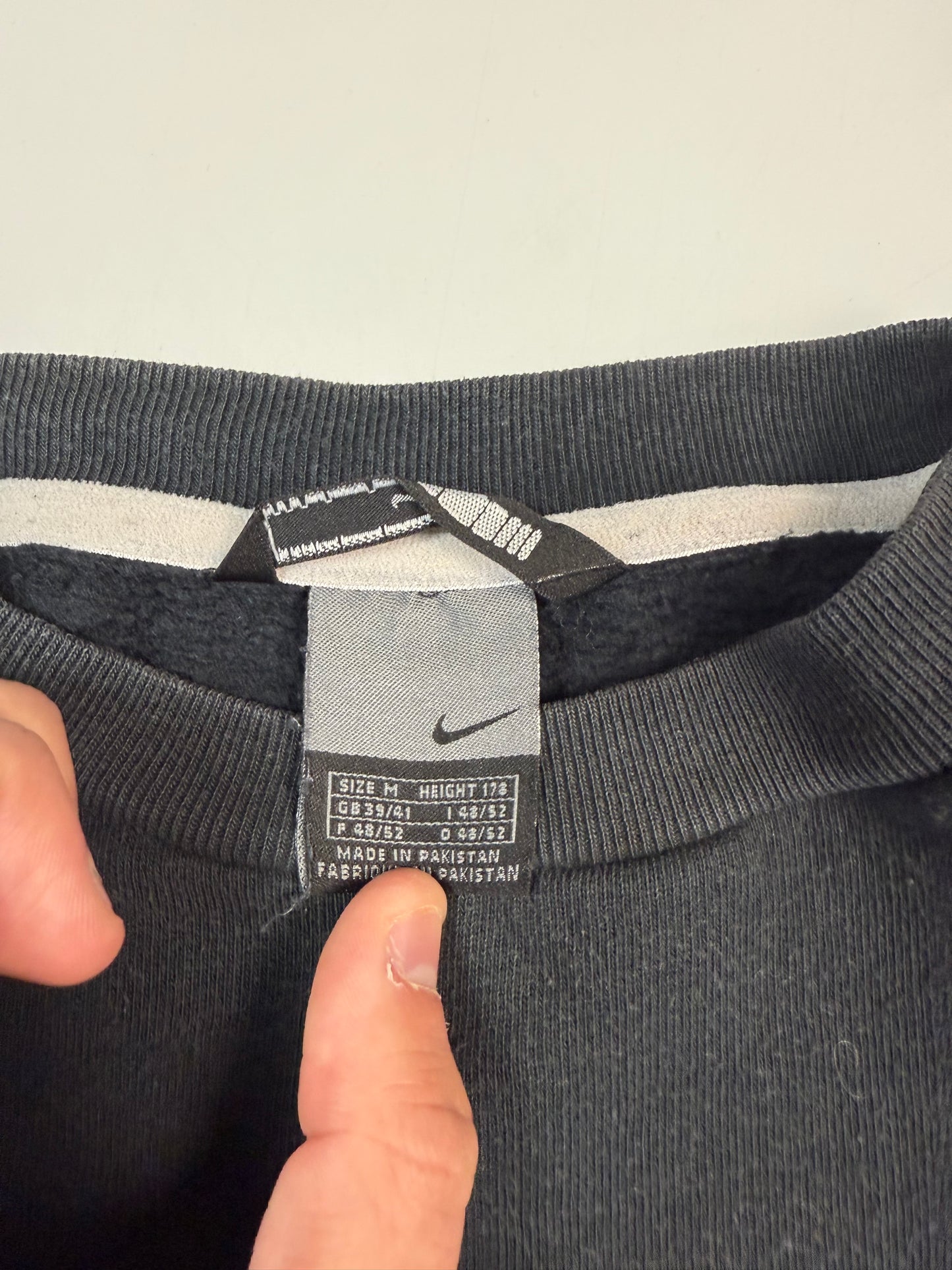 Vintage Nike shield mini swoosh sweatshirt (M)