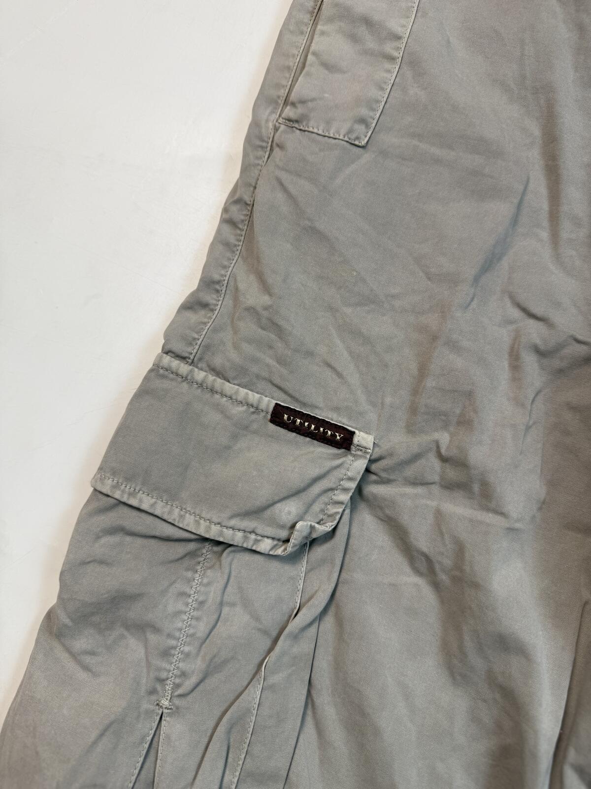 Vintage 90s Marlboro classics baggy cargo shorts (W33)