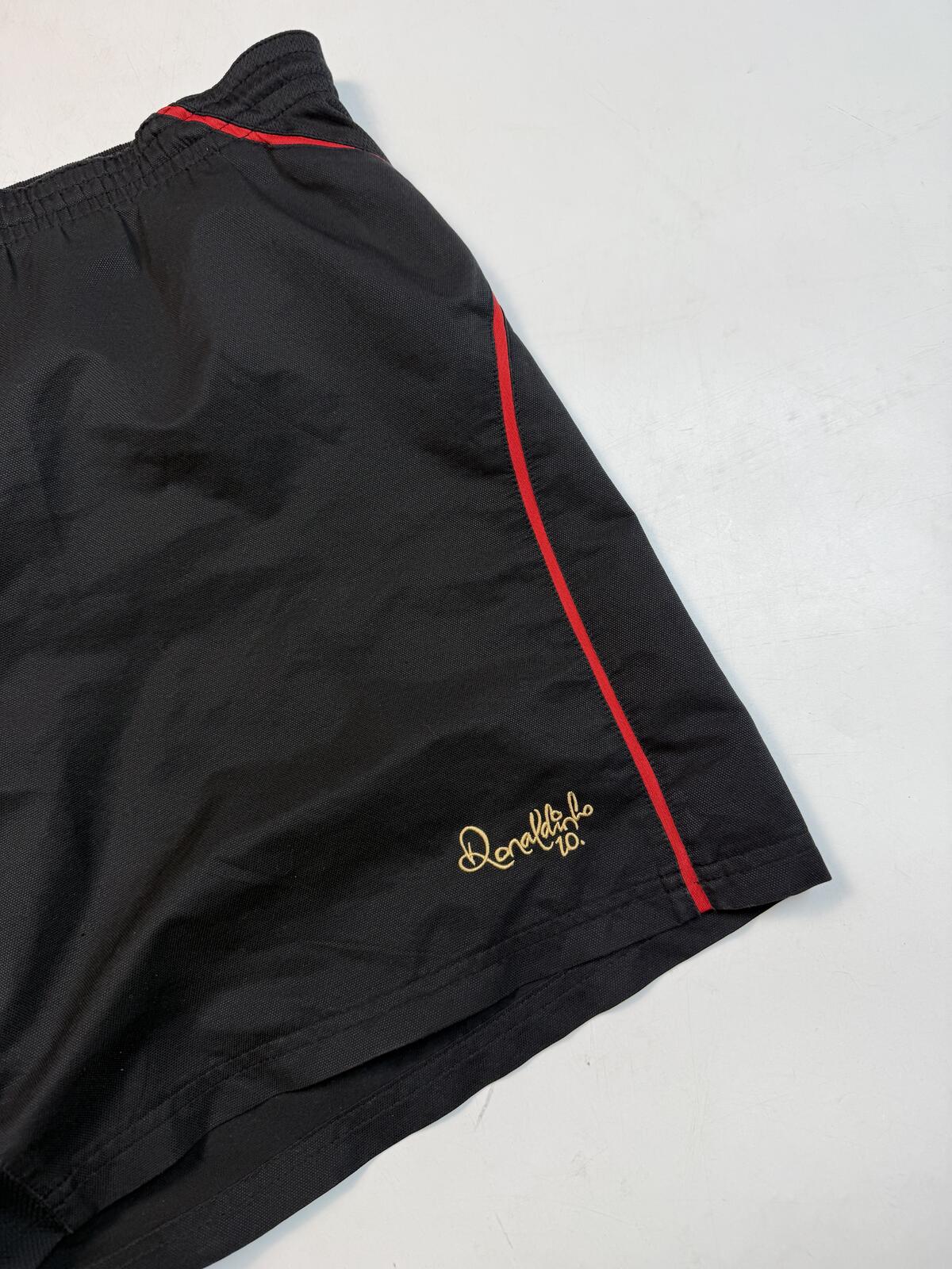 Vintage Nike Ronaldinho football baggy sport shorts (L)