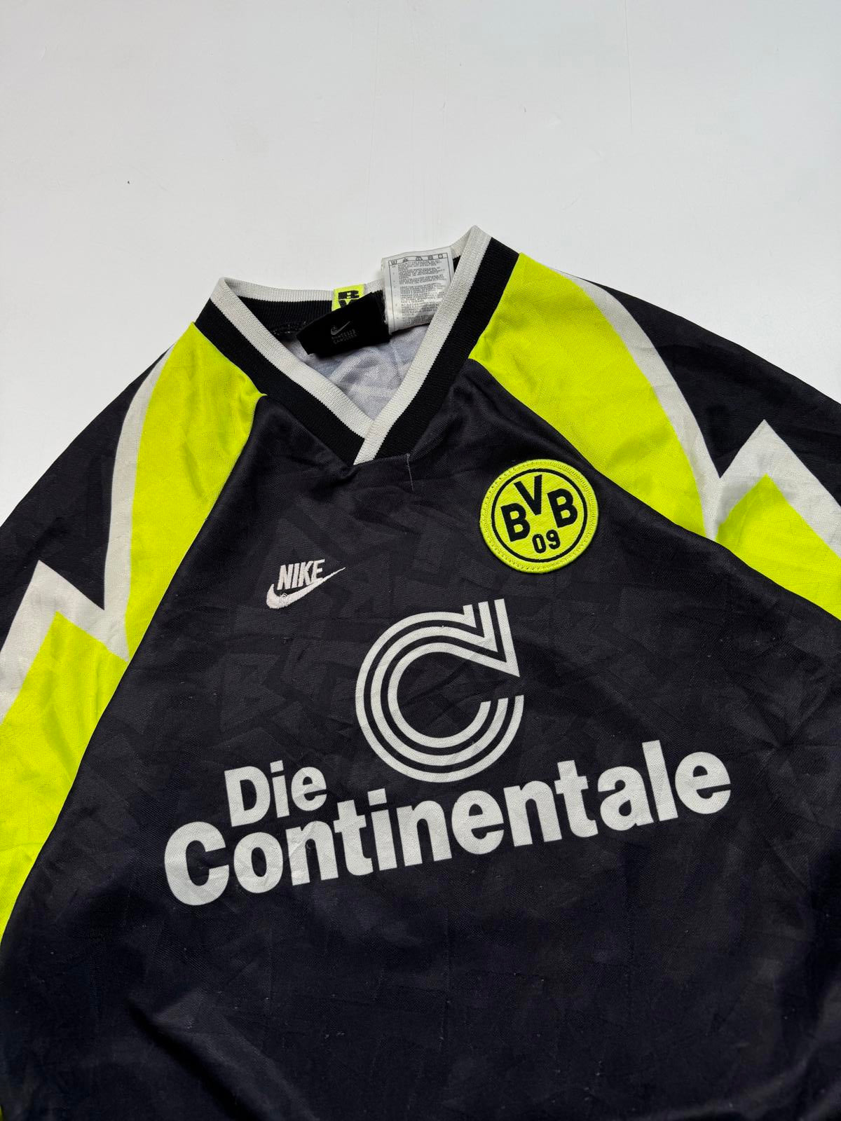Vintage Borussia Dortmund 1995-97 Nike away football shirt (YXL)