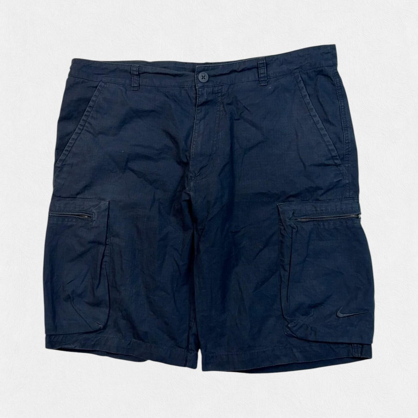 Vintage Nike baggy cargo shorts (W36)