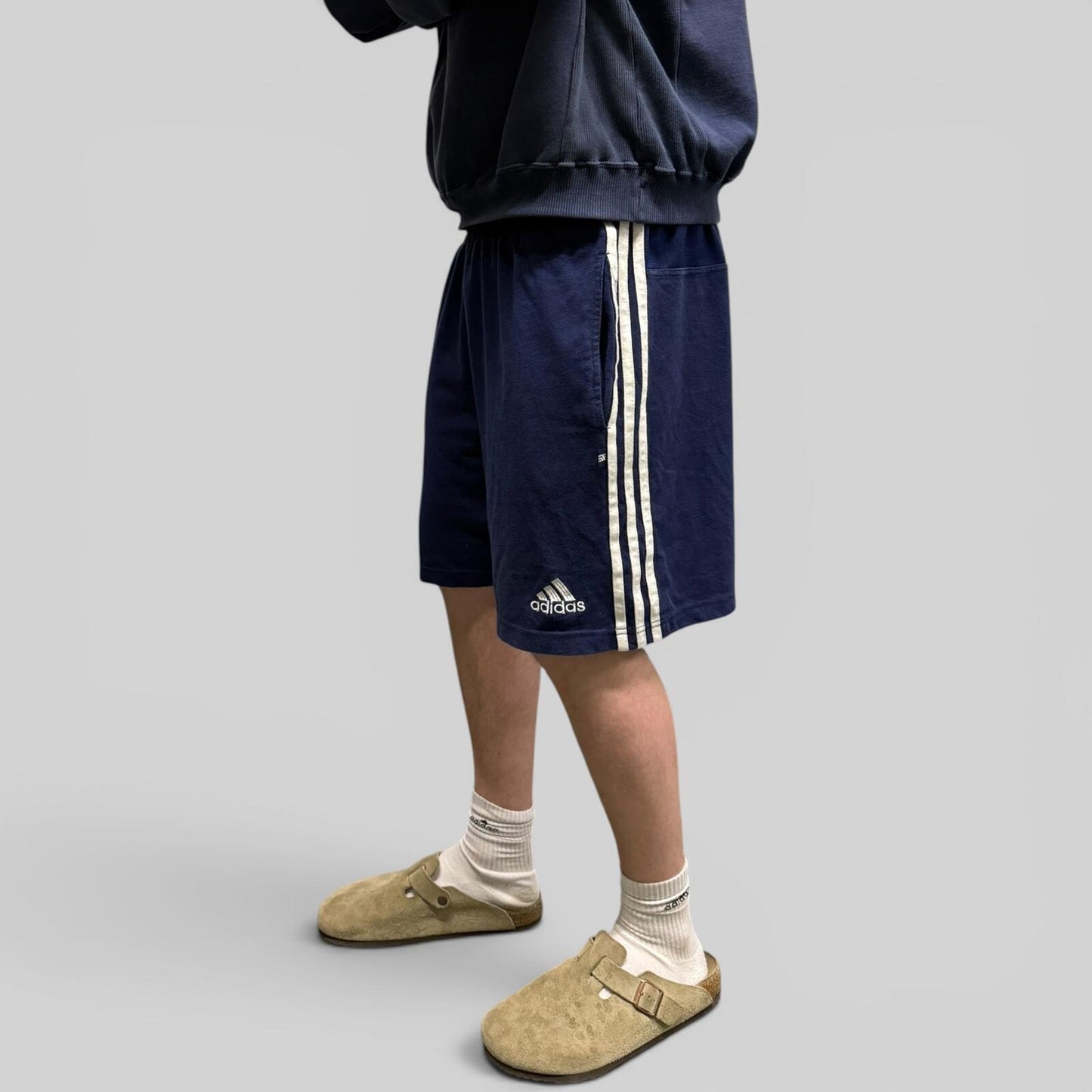 Vintage 90s adidas baggy sweat shorts (L)