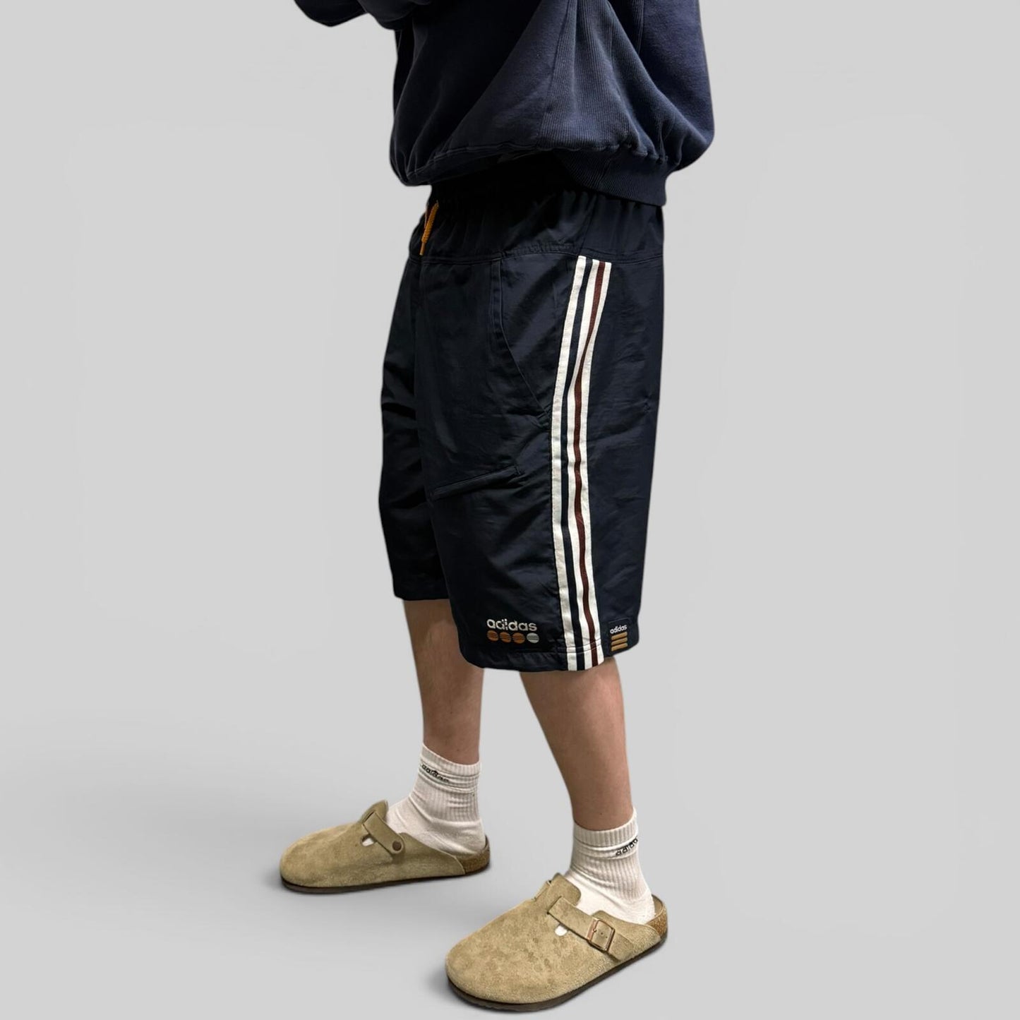 Vintage adidas baggy side stripe sport shorts (M)