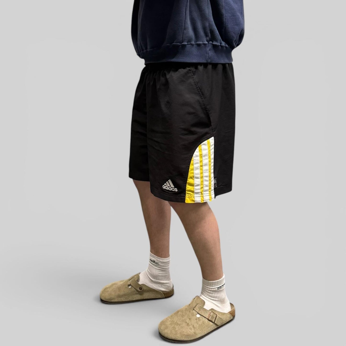 Vintage 90s adidas side stripe sport shorts (L)