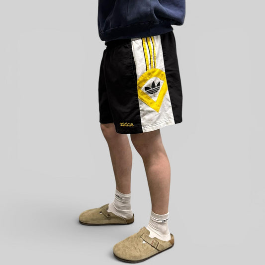 Vintage 90s adidas originals sport shorts (L)