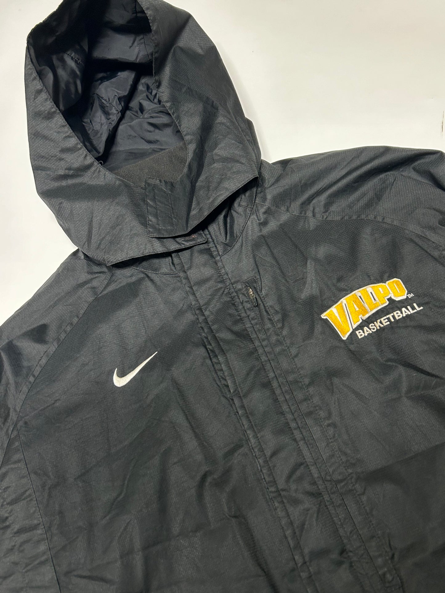 Vintage Nike Valpo basketball puffer jacket (M)