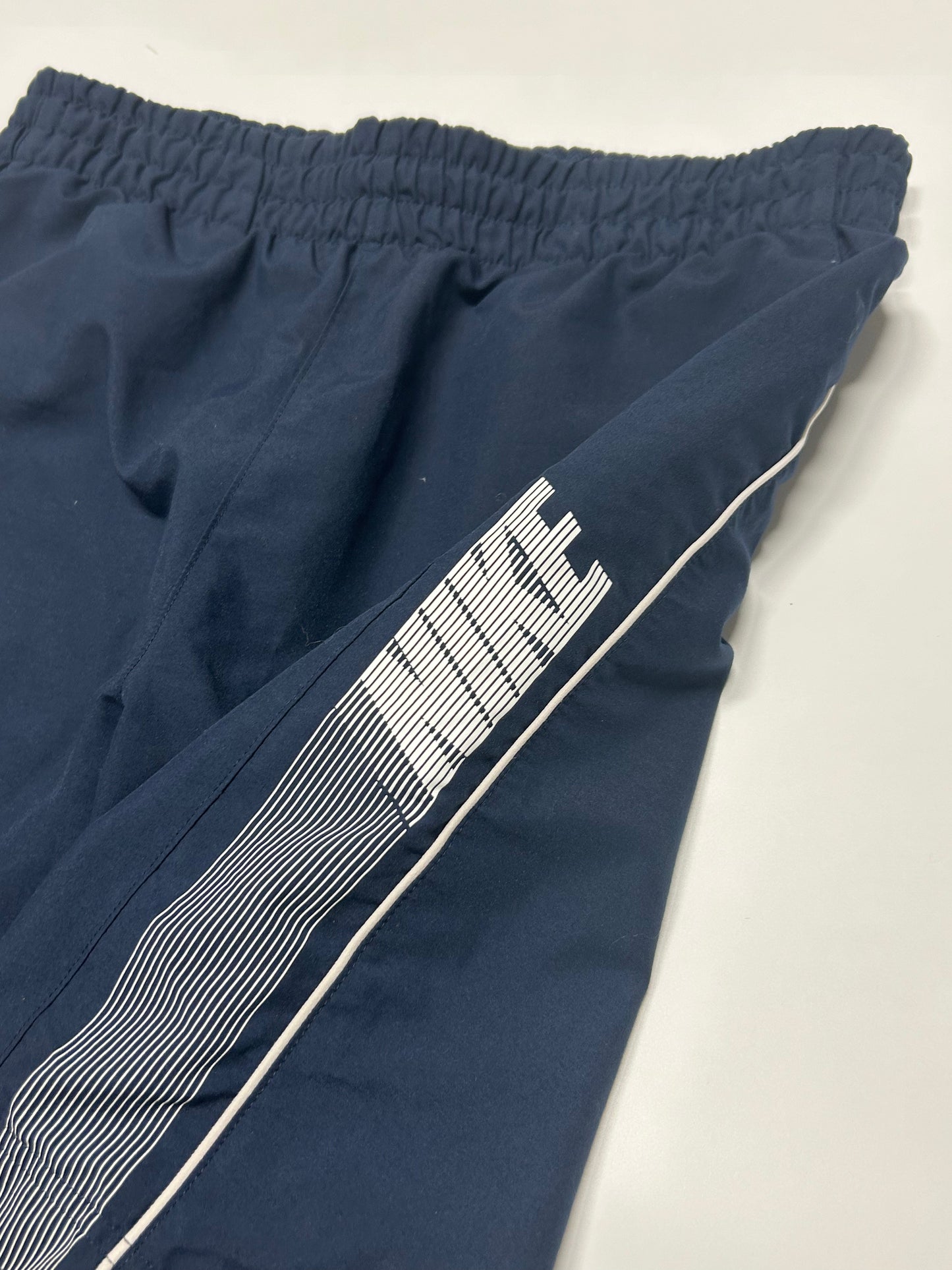 Vintage Nike spell out shorts (M)