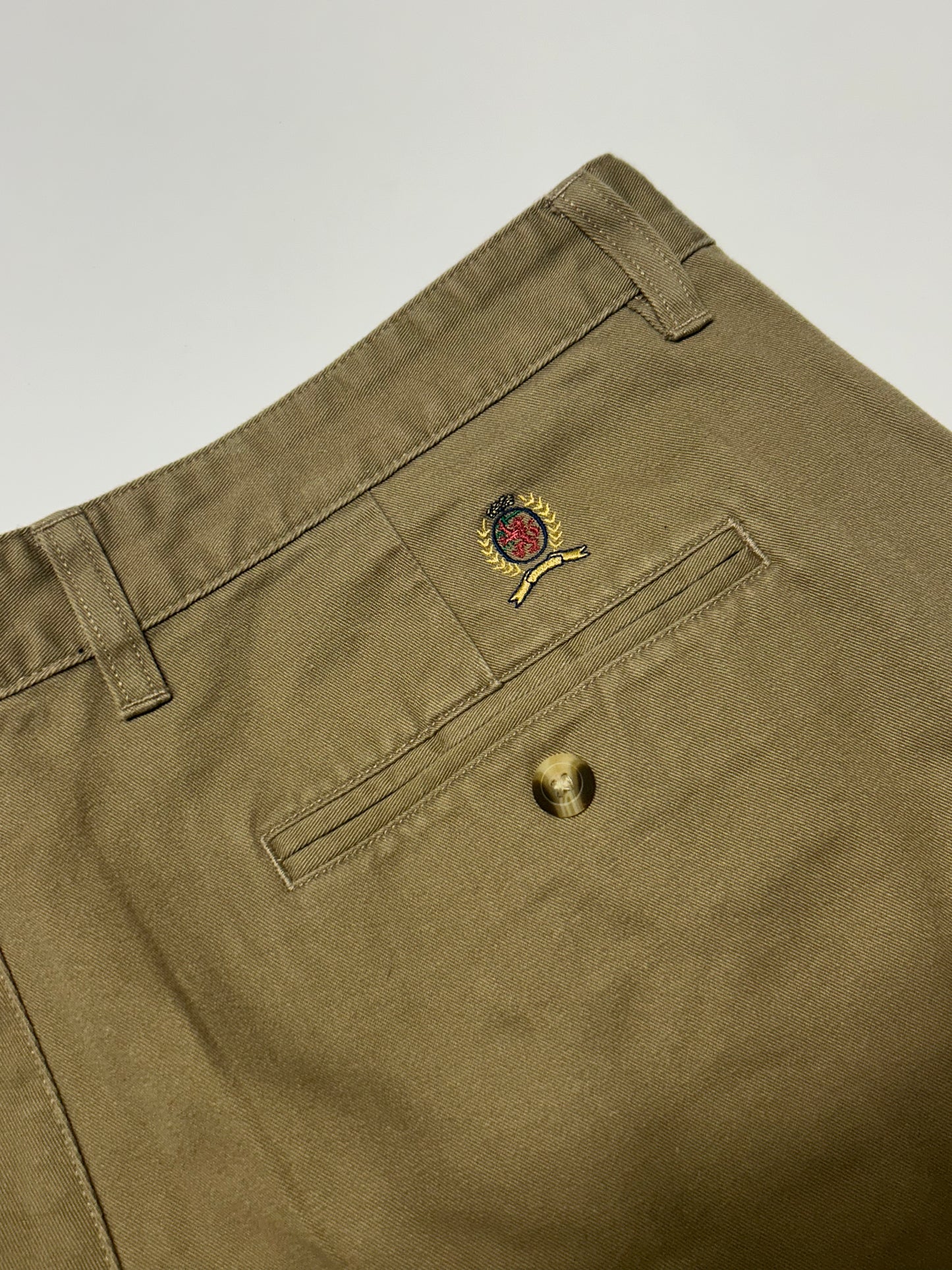 Vintage 90s Tommy hilfiger chino shorts (W38)