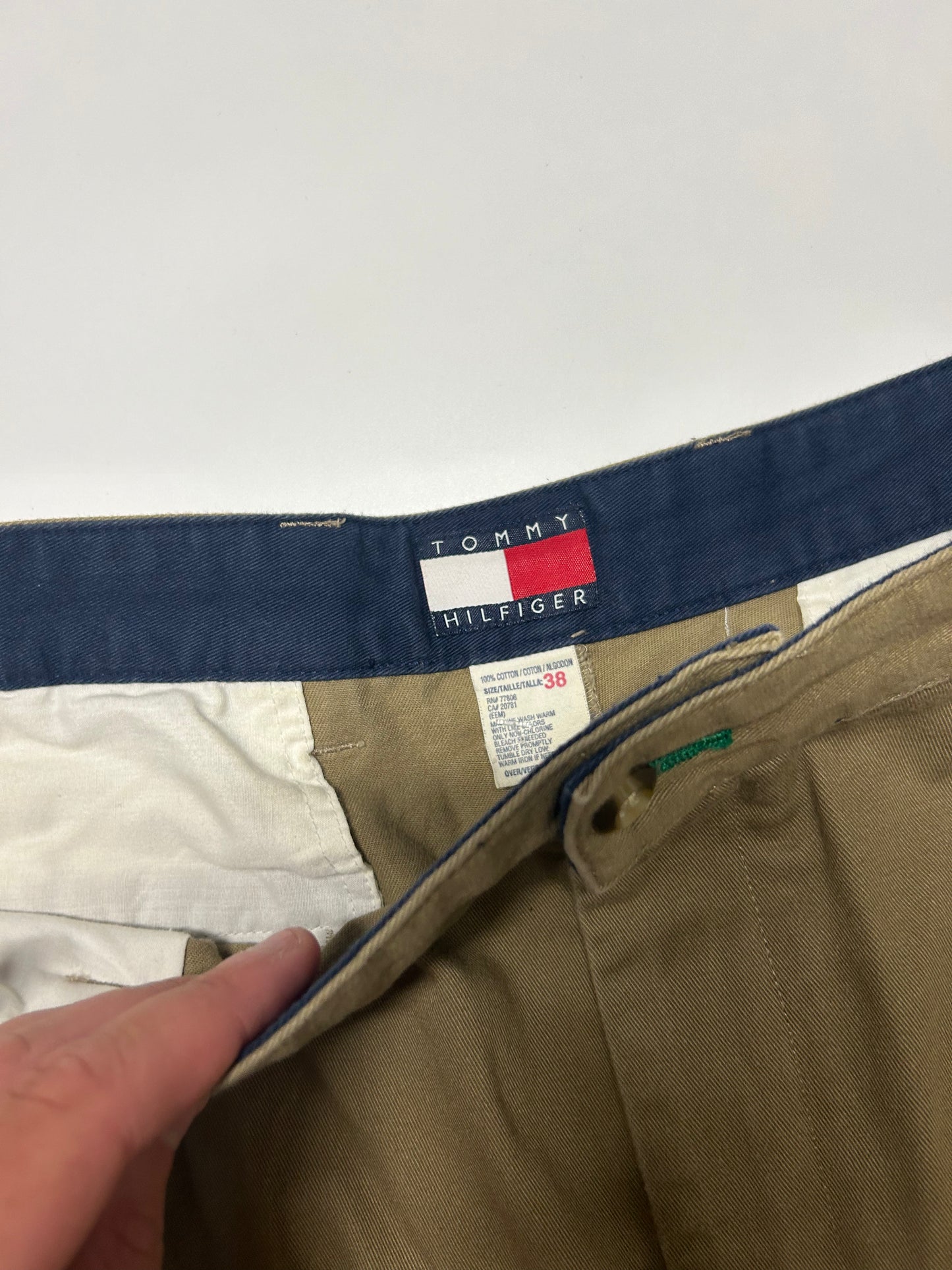 Vintage 90s Tommy hilfiger chino shorts (W38)