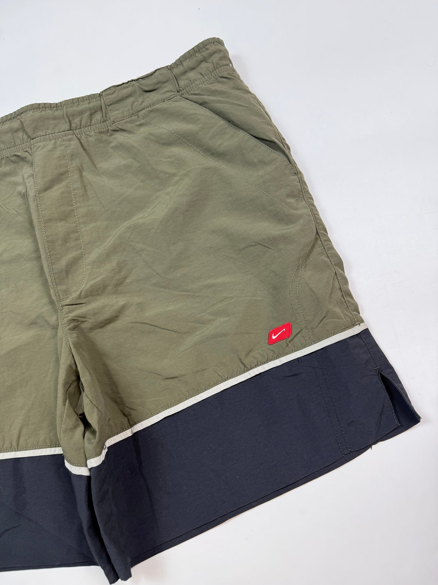 Vintage Nike baggy sport shorts (M)