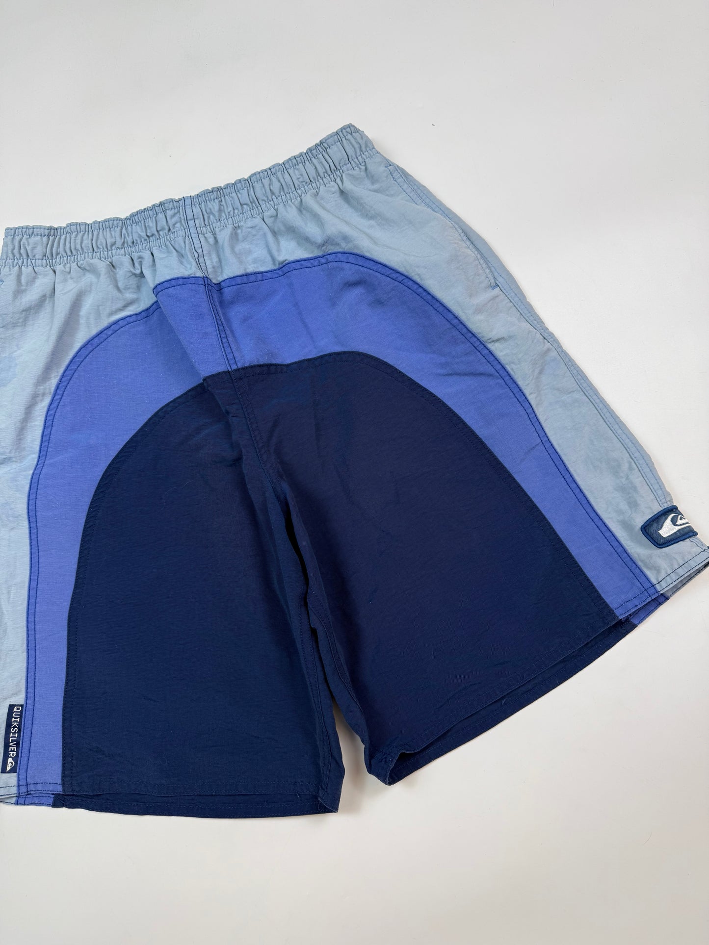 Vintage Quiksilver baggy surf board shorts (L)