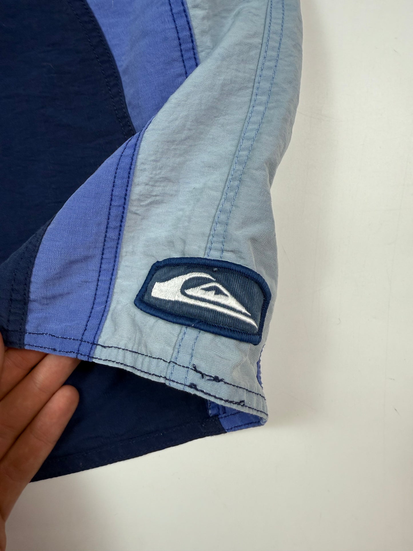 Vintage Quiksilver baggy surf board shorts (L)
