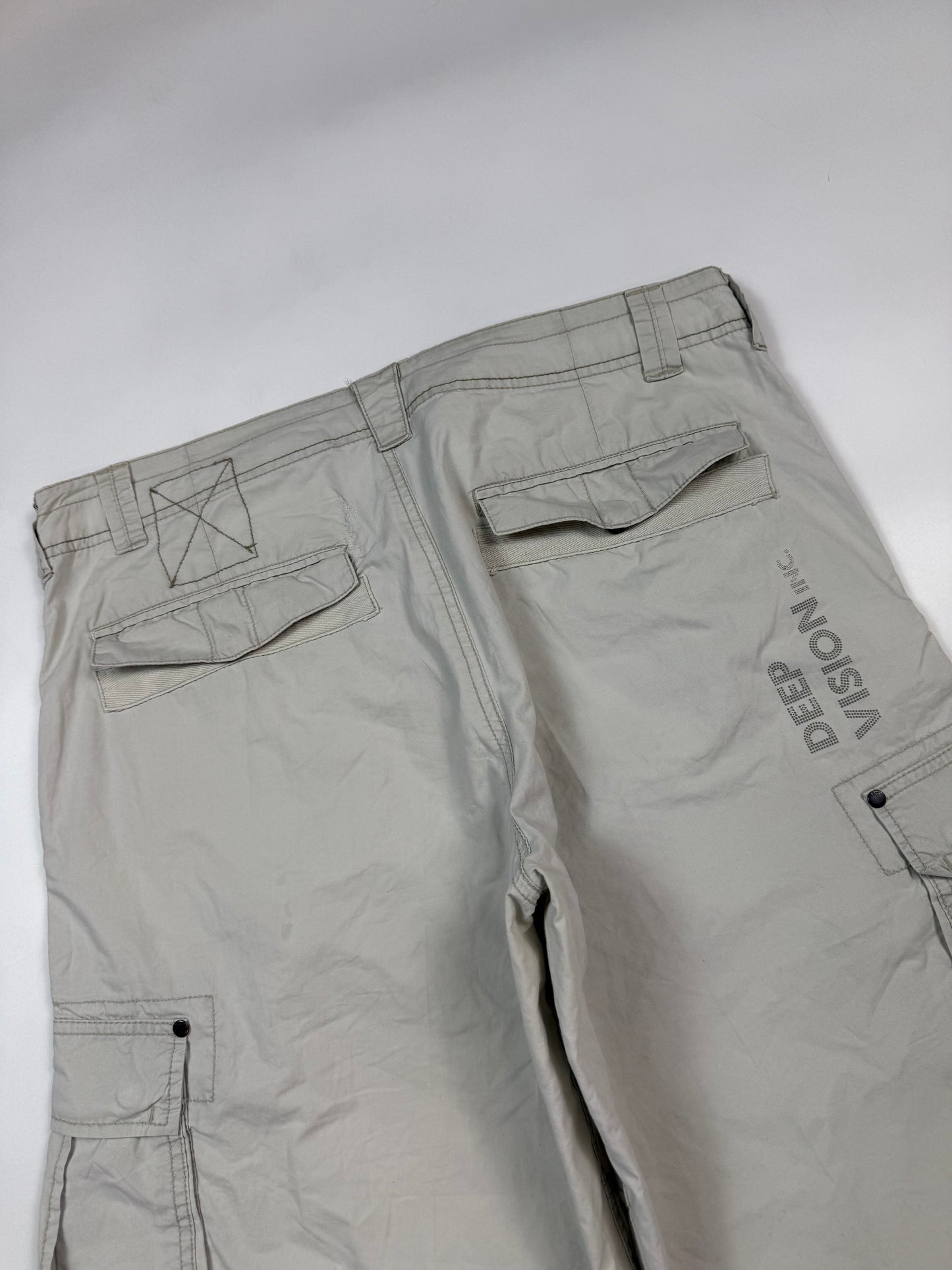 Vintage technical baggy cargo shorts (W38)