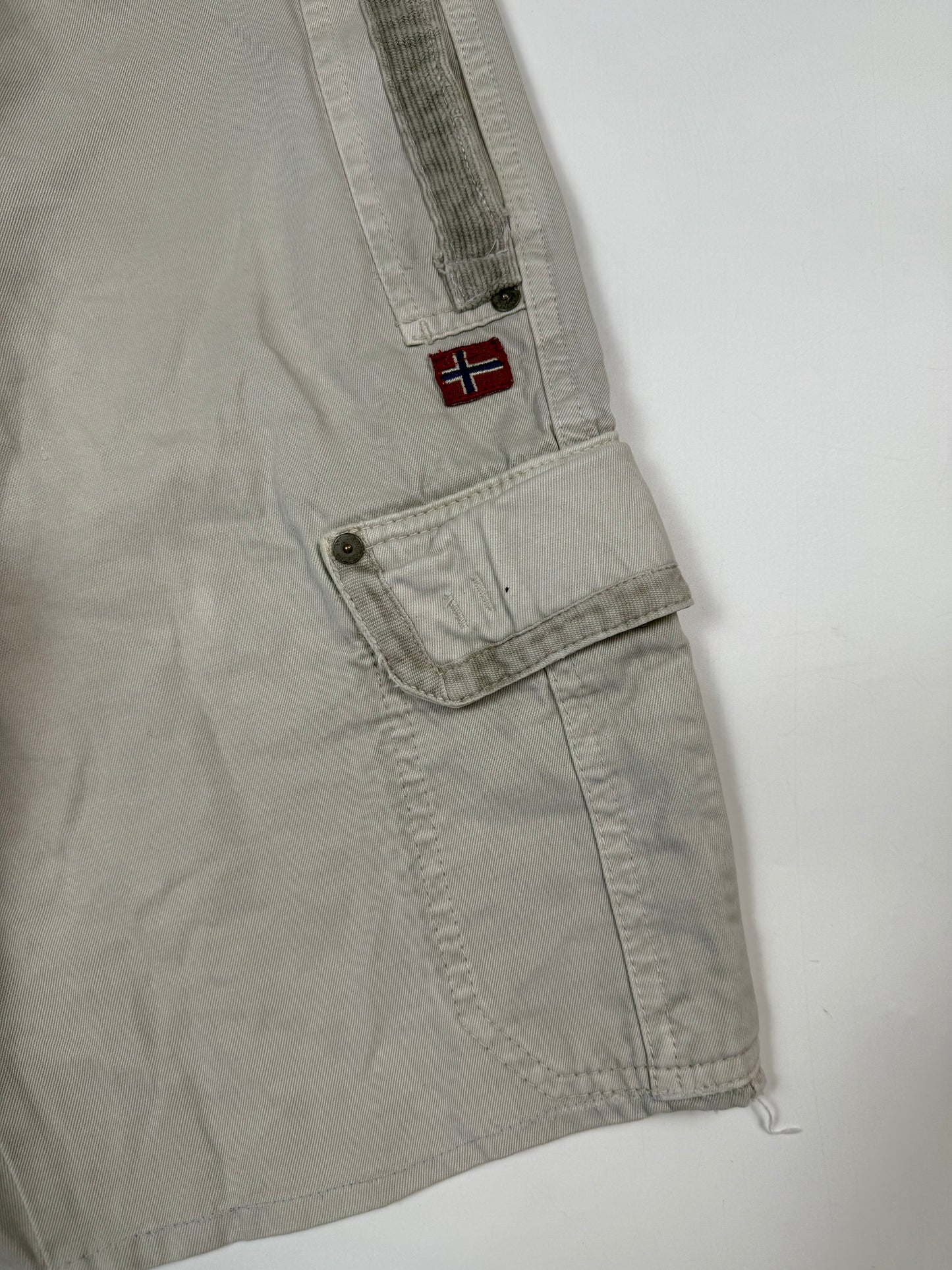 Vintage Napapijri cargo shorts (W32)
