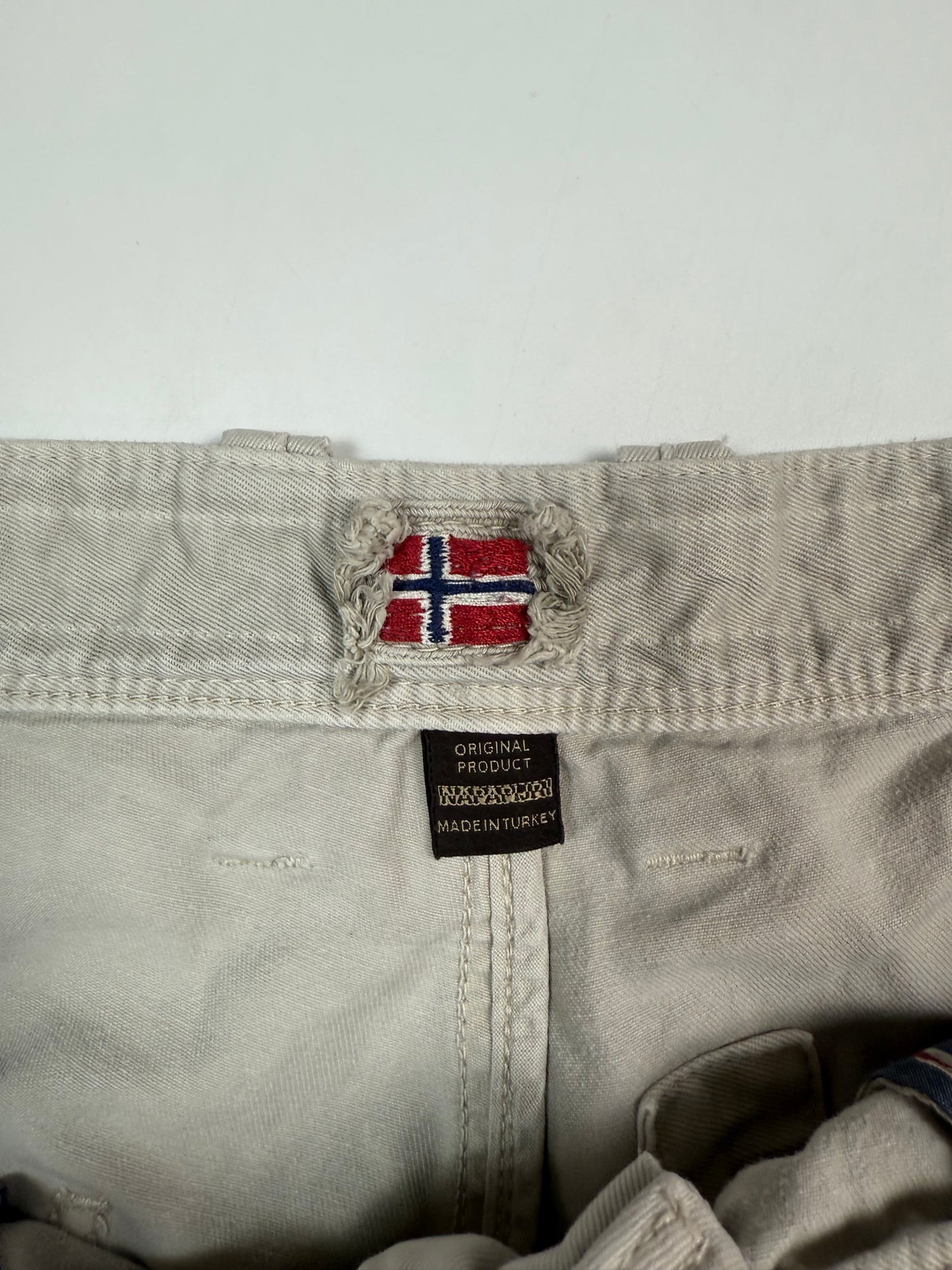 Vintage Napapijri cargo shorts (W32)