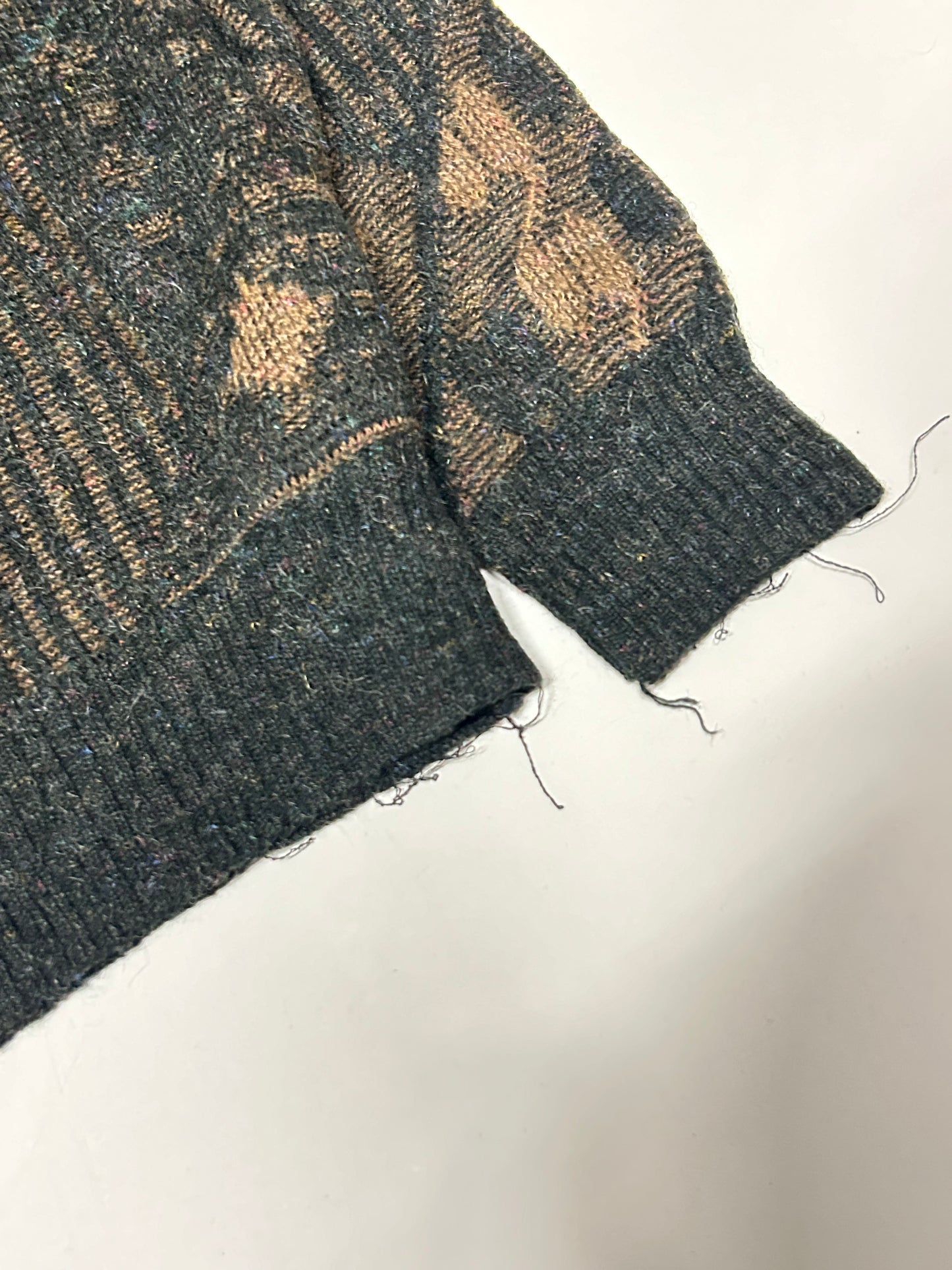 Vintage abstract knit sweater (L)