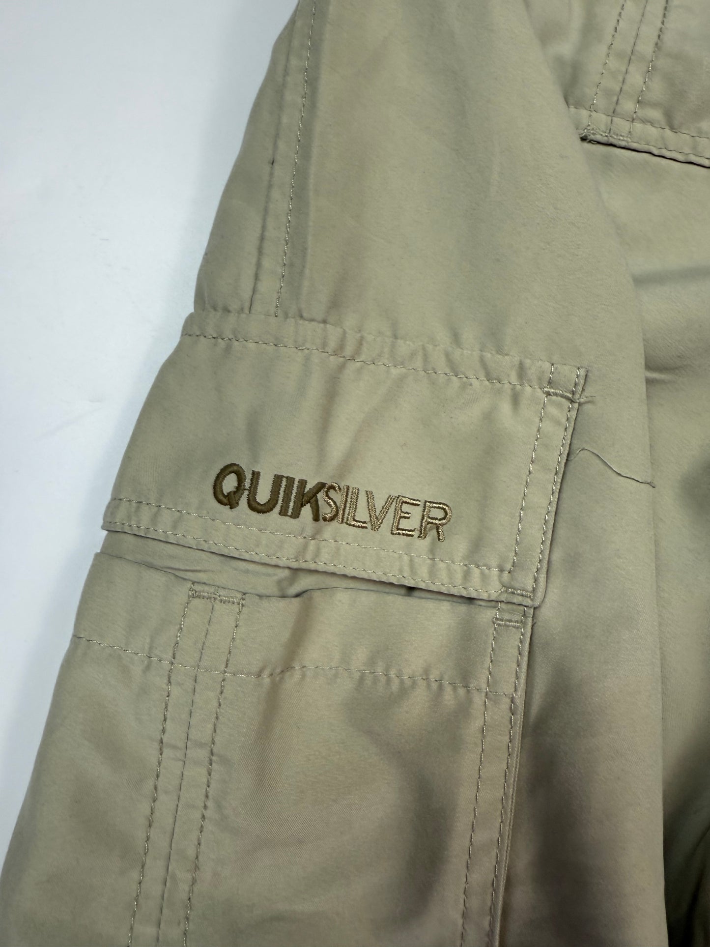 Vintage Quiksilver baggy cargo shorts (W28)