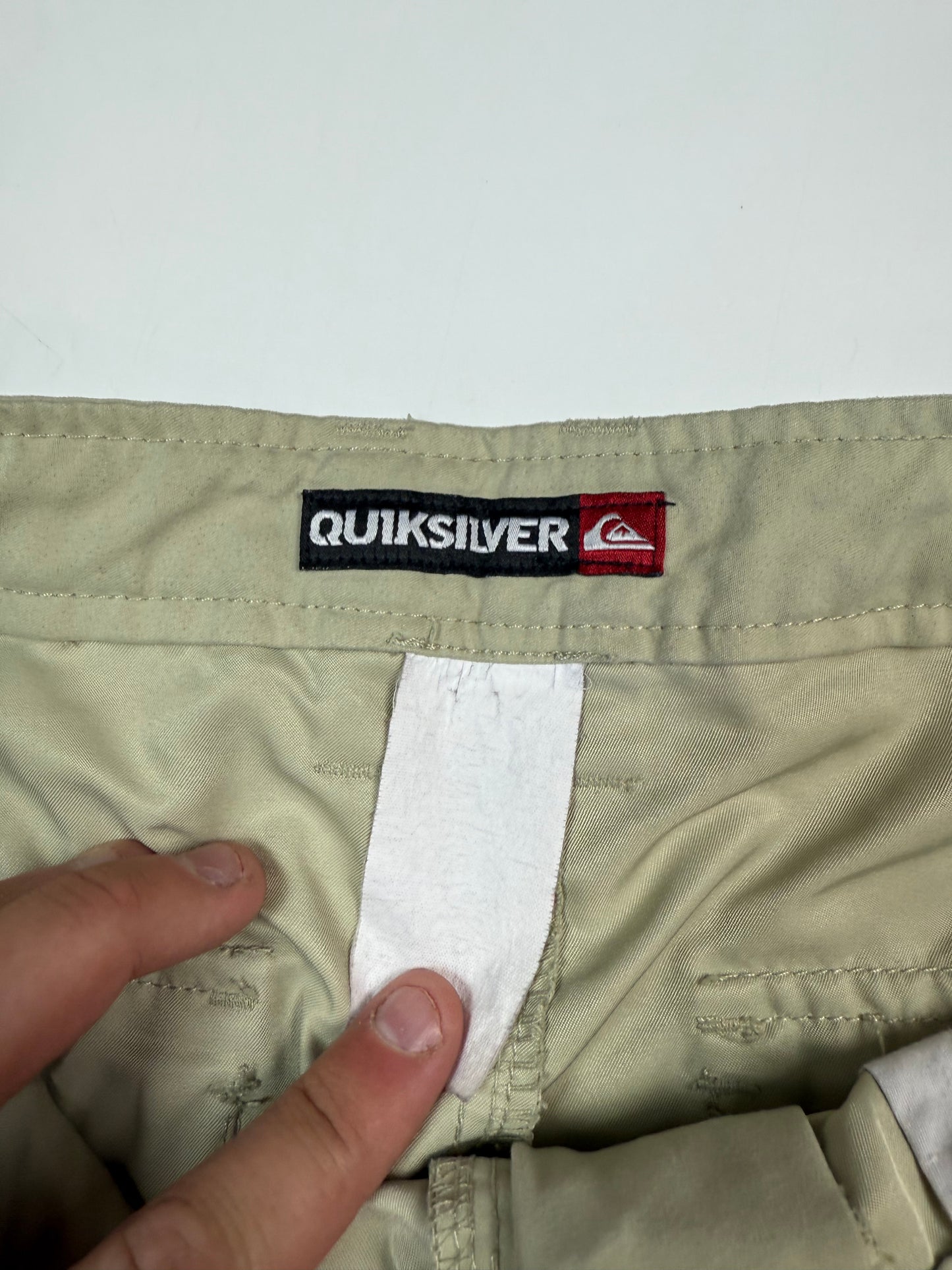 Vintage Quiksilver baggy cargo shorts (W28)