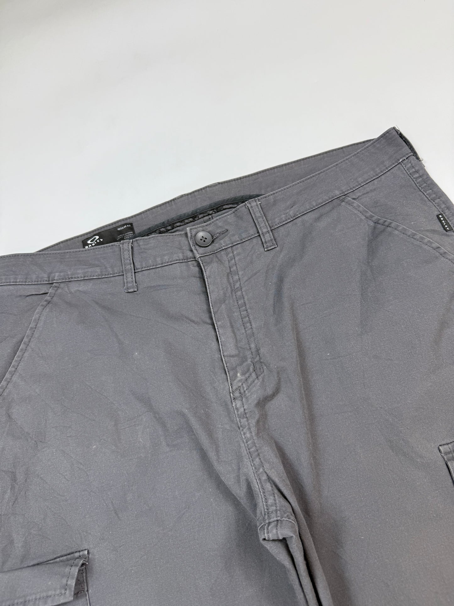 Oakley baggy cargo shorts (W36)