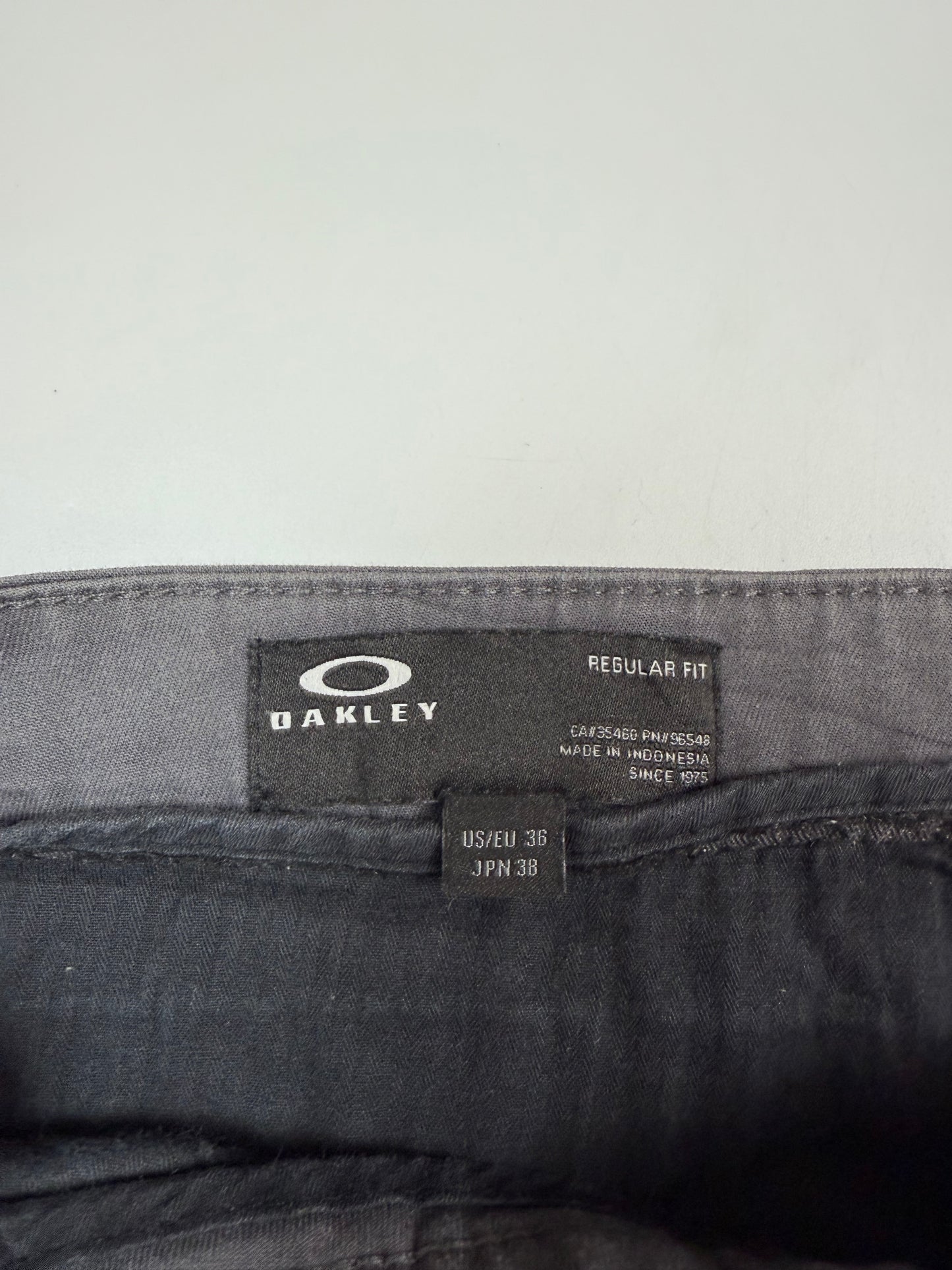 Oakley baggy cargo shorts (W36)