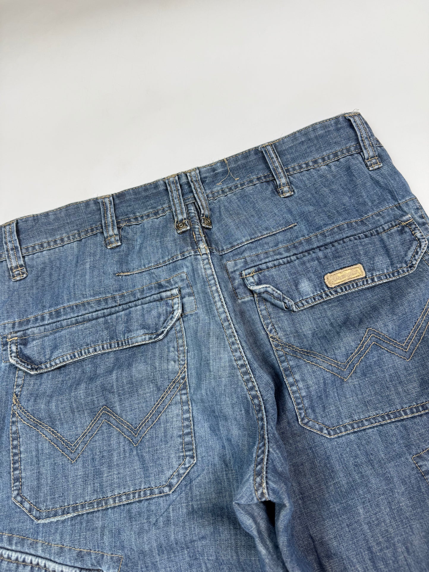 Vintage Wrangler baggy cargo jorts (W30)