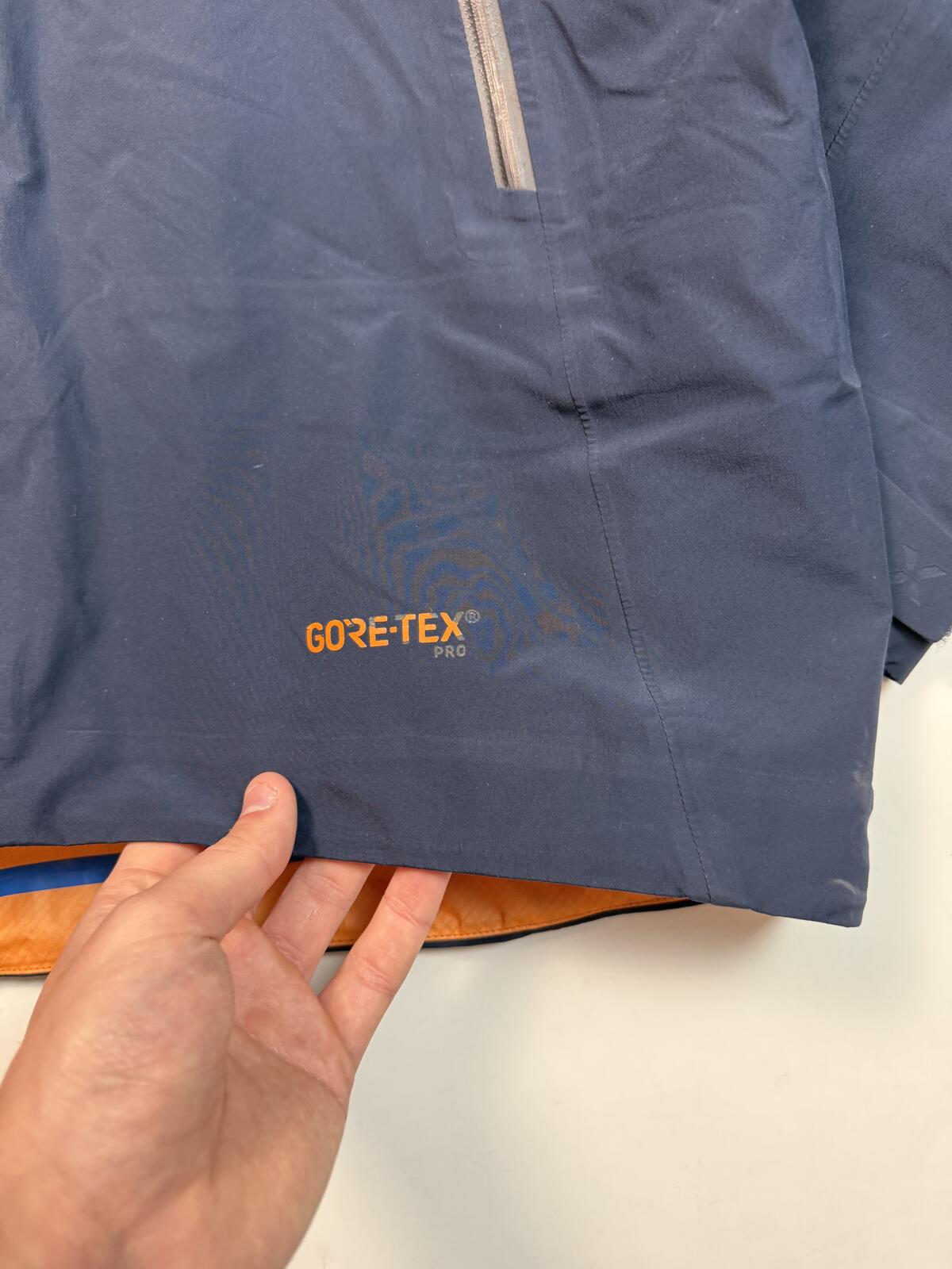 Mammut goretex waterproof jacket (L)
