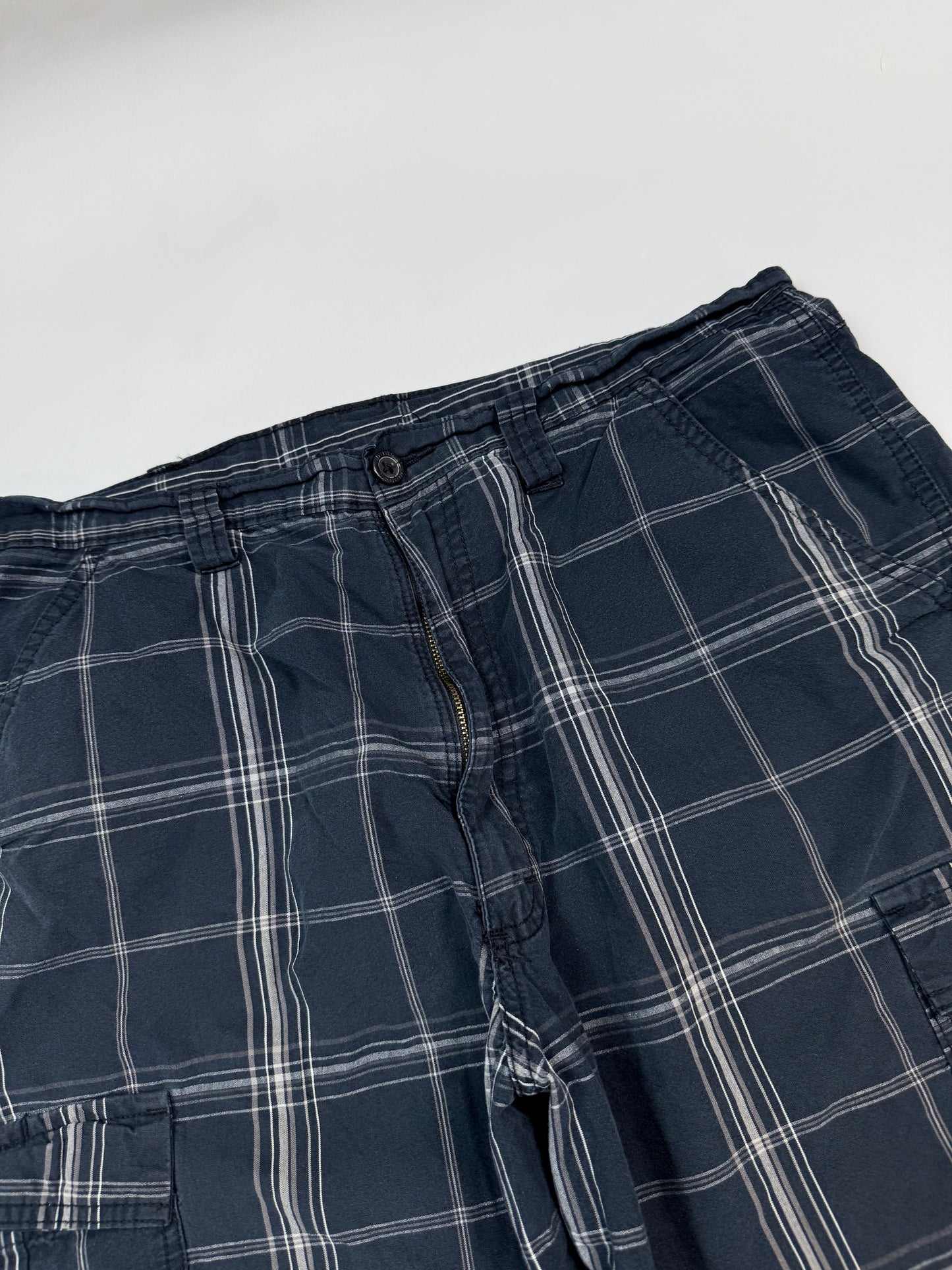 Vintage Wrangler baggy checkered cargo shorts (W36)
