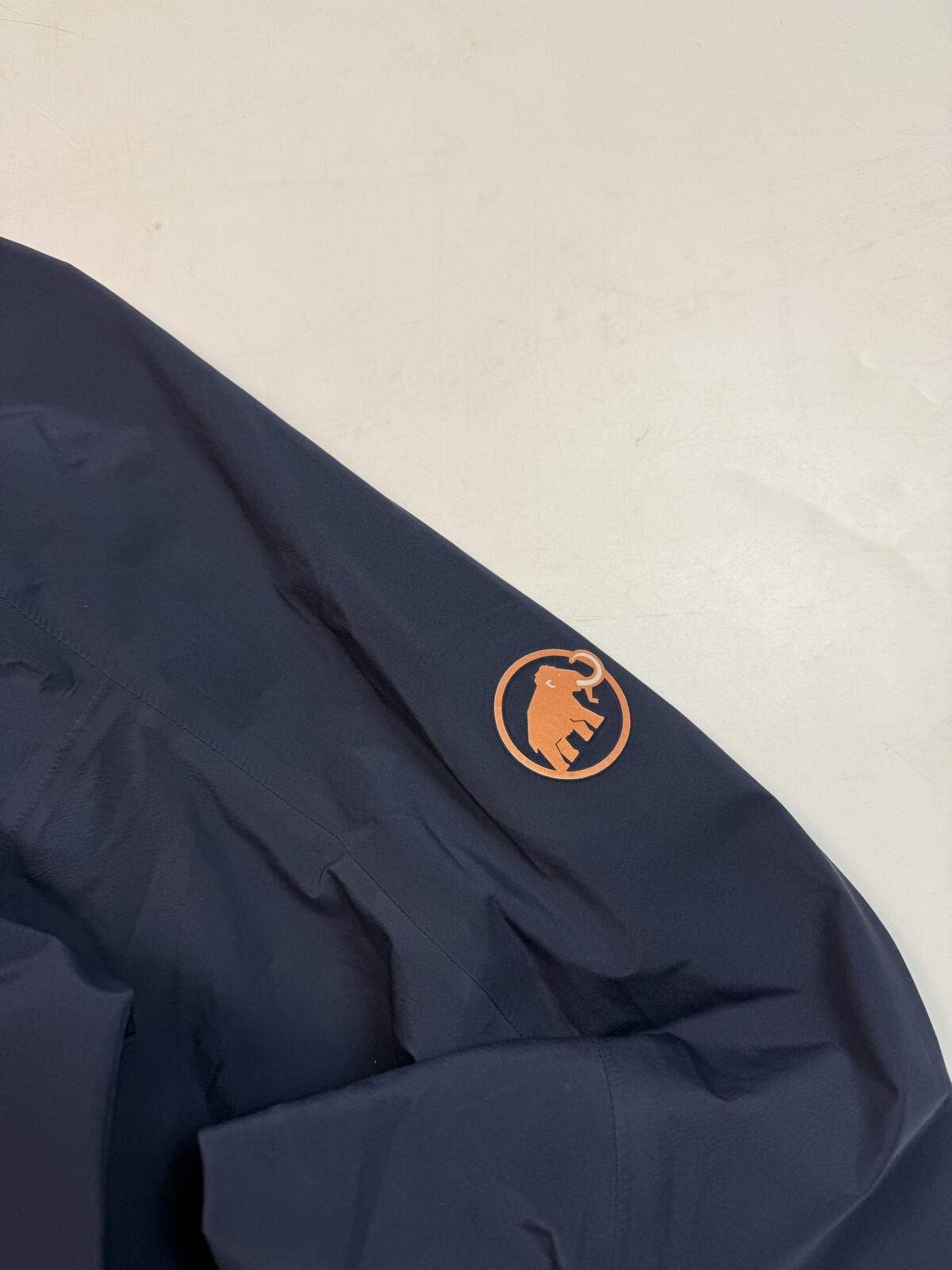 Mammut goretex waterproof jacket (L)