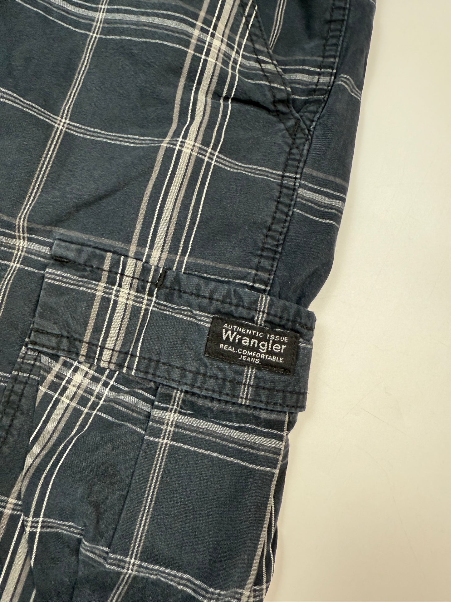 Vintage Wrangler baggy checkered cargo shorts (W36)