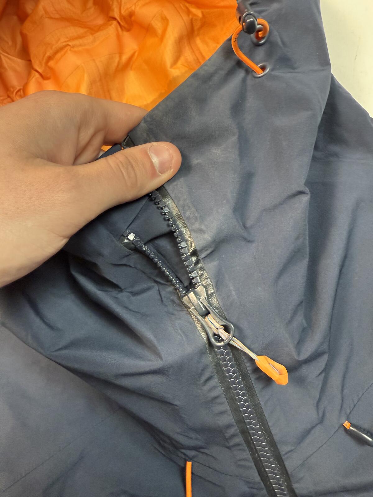 Mammut goretex waterproof jacket (L)