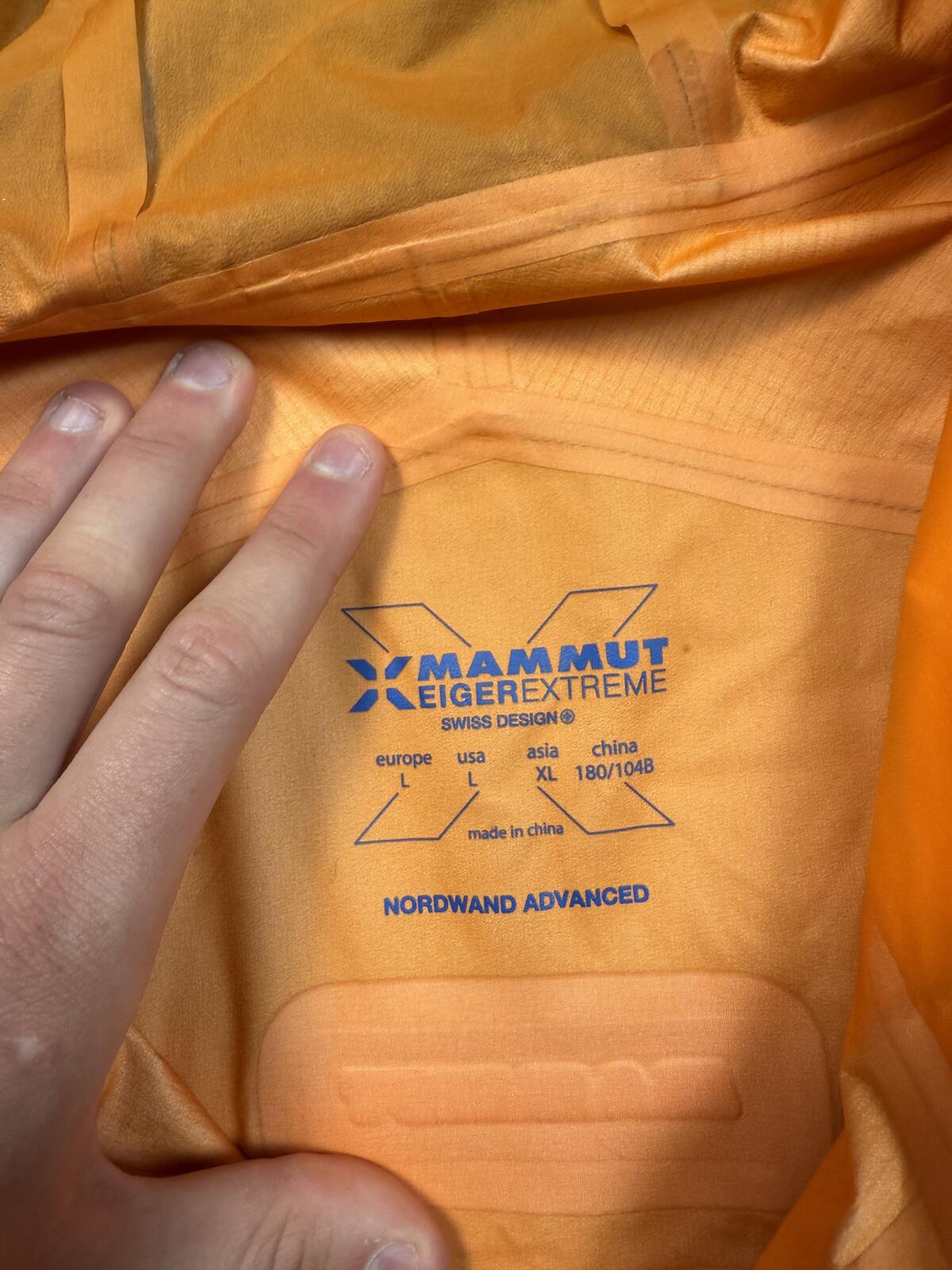 Mammut goretex waterproof jacket (L)