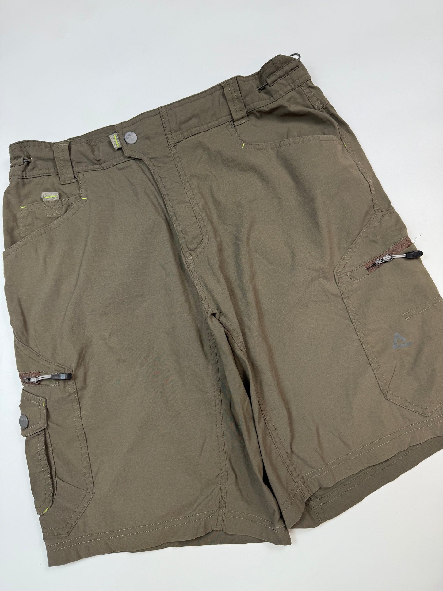 Technical baggy cargo shorts (W36)