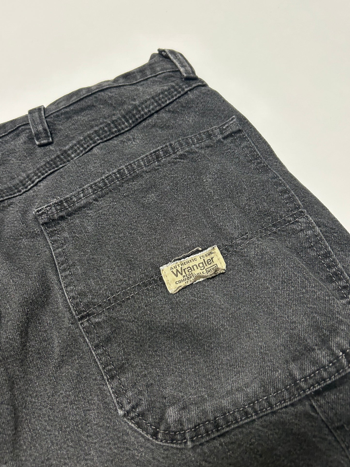 Vintage Wrangler carpenter shorts (W38)