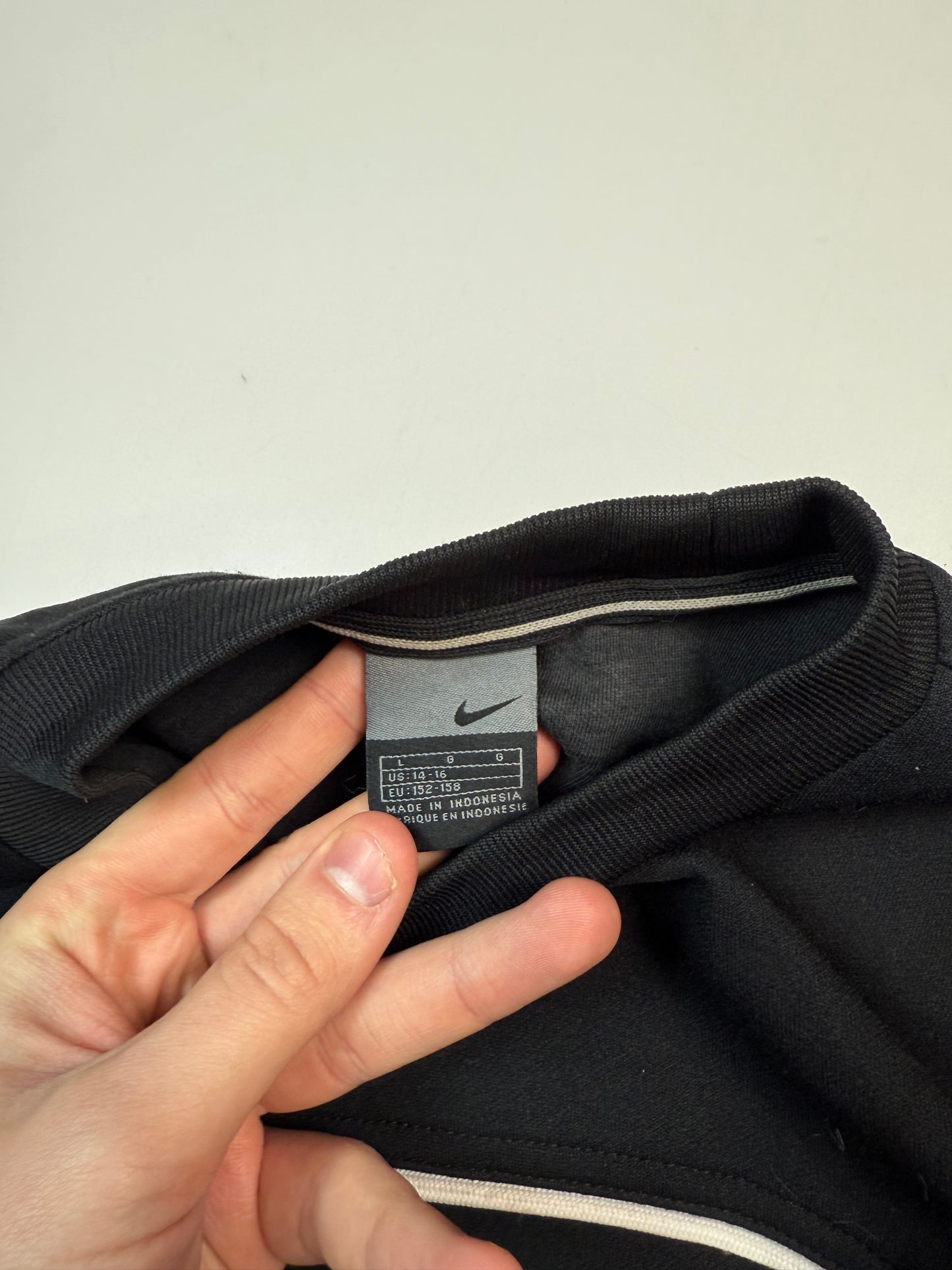 Vintage Nike shield football sweatshirt (XS)