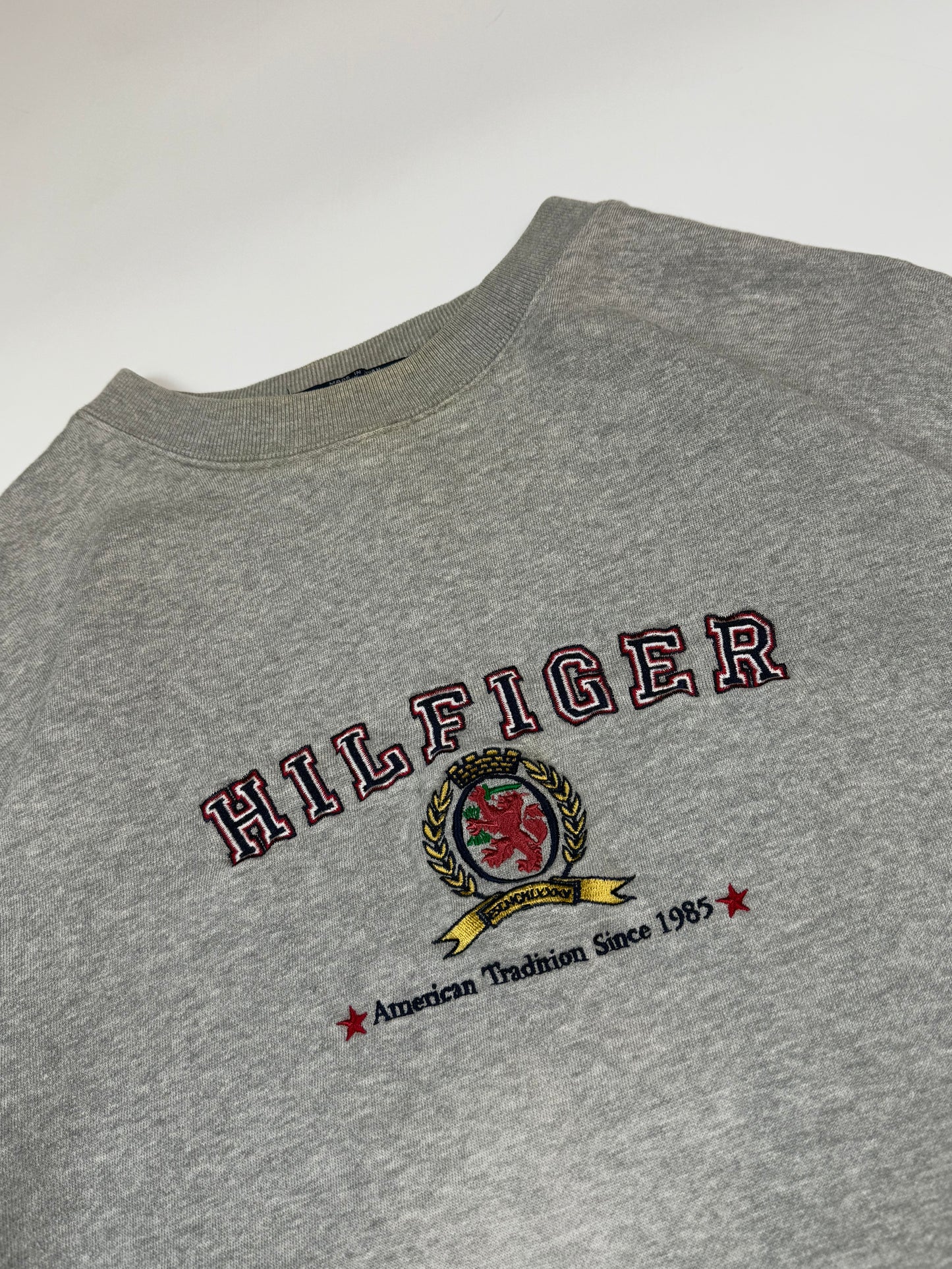 Vintage 90s Tommy Hilfiger spell out sweatshirt (L)