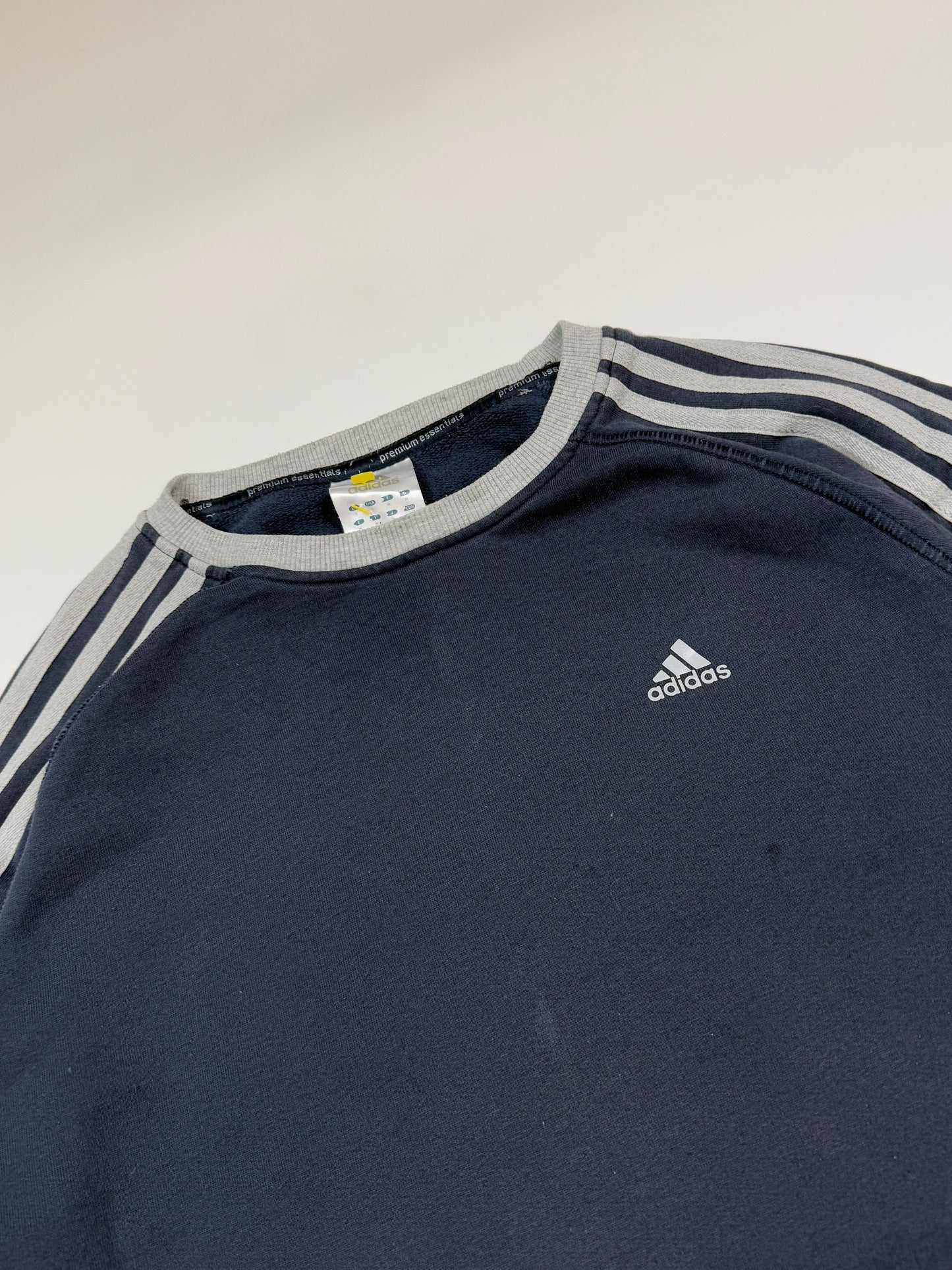 Vintage Adidas small logo sweatshirt (M)