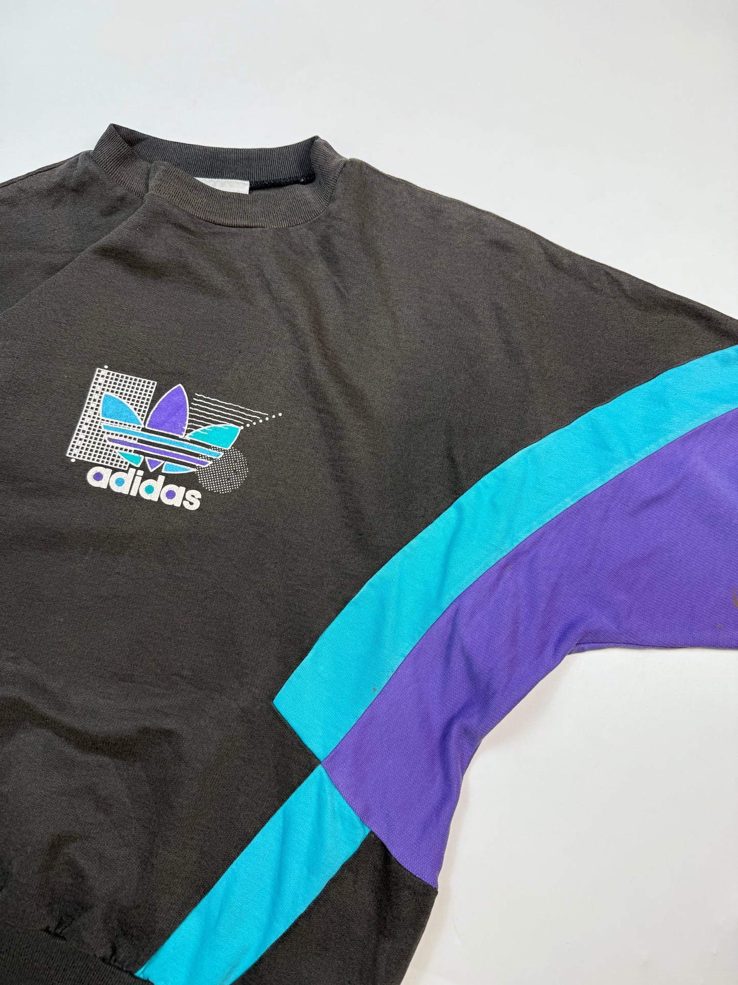 Vintage 90s Adidas originals centre logo sweatshirt (S)